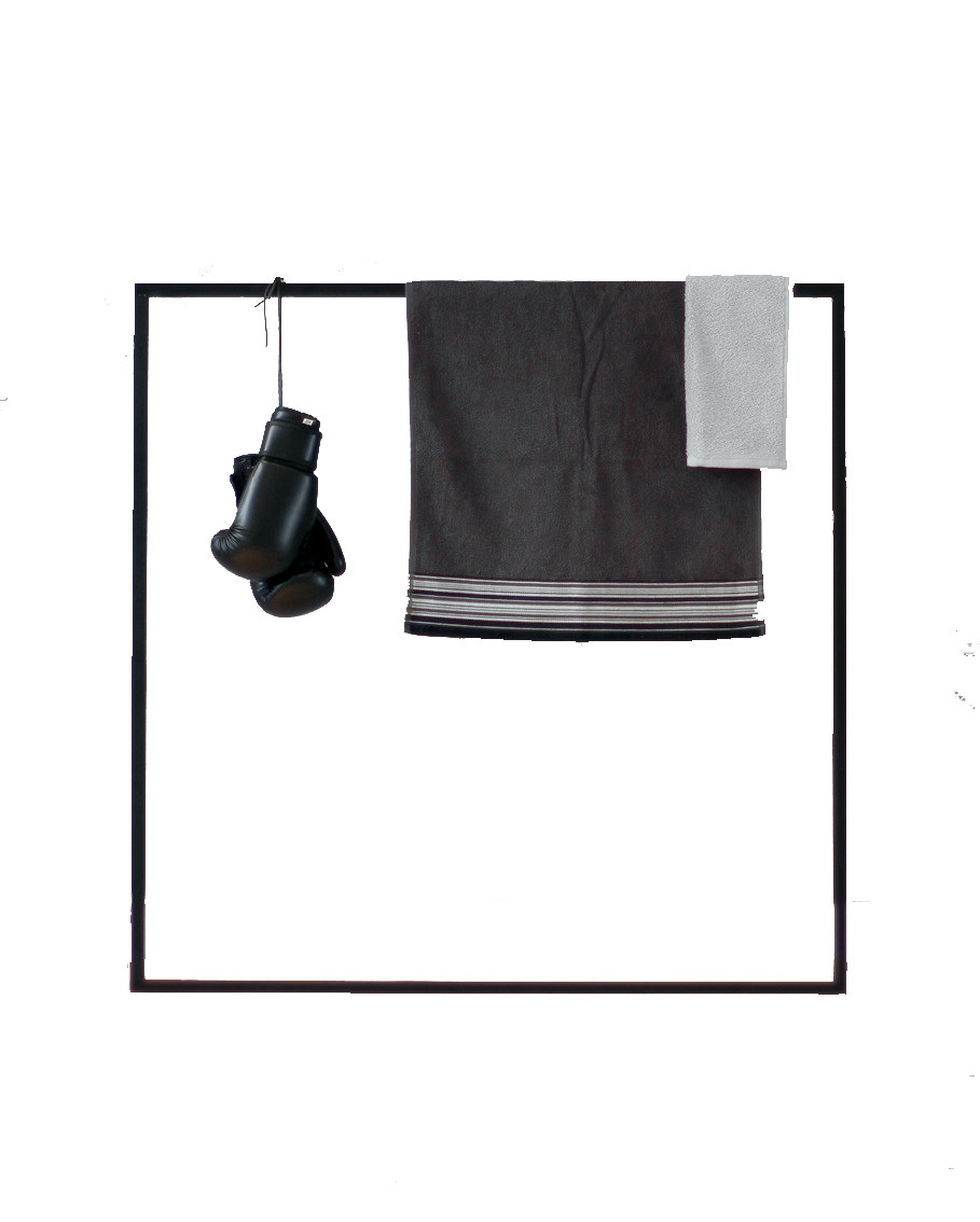 Little Leano leaning valet stand Roomsafari