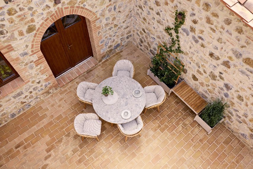 Aspect Table round outdoor dining table Cane-Line