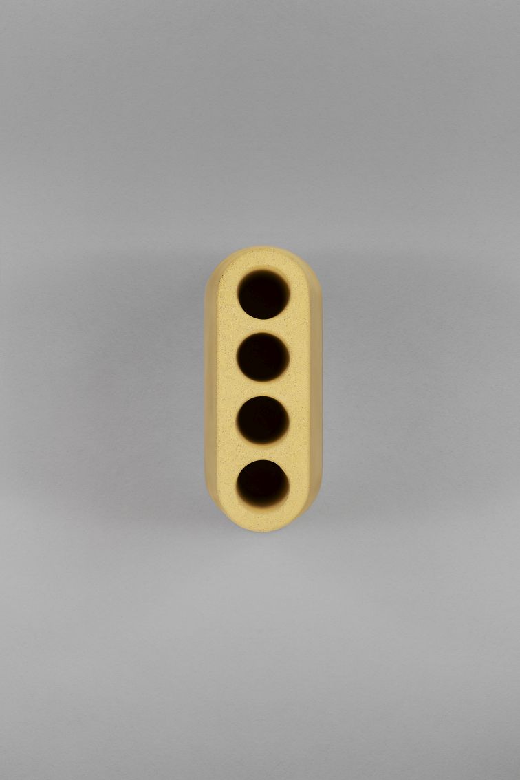 Aki Jr pen holder made of solid wood B-Line