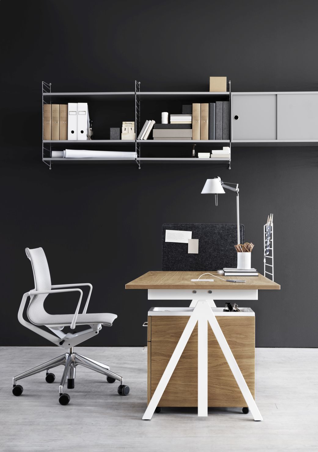 Works Desk height adjustable W140cm String Furniture