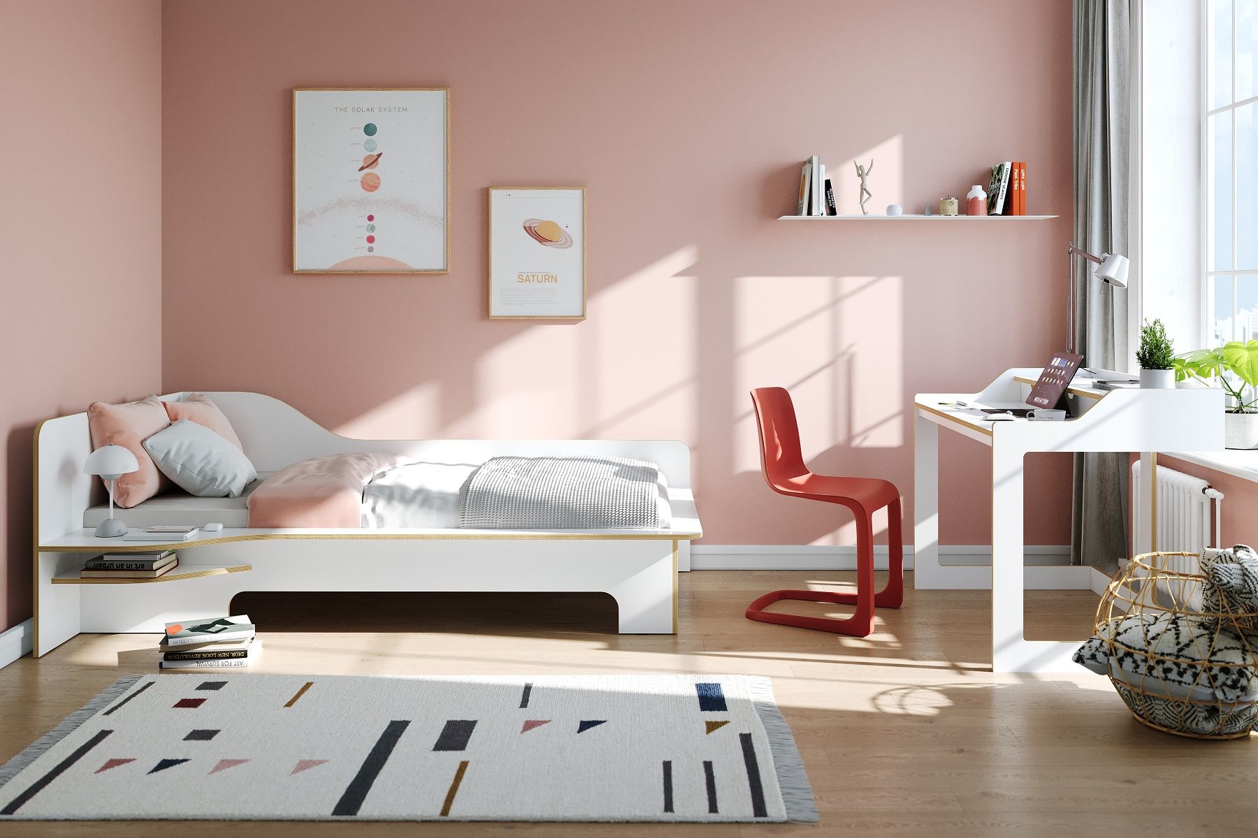 Helles Kinderzimmer mit Plane Einzelbett von Müller Möbelwerkstätten, Schreibtisch und rotem Stuhl vor rosa Wand.