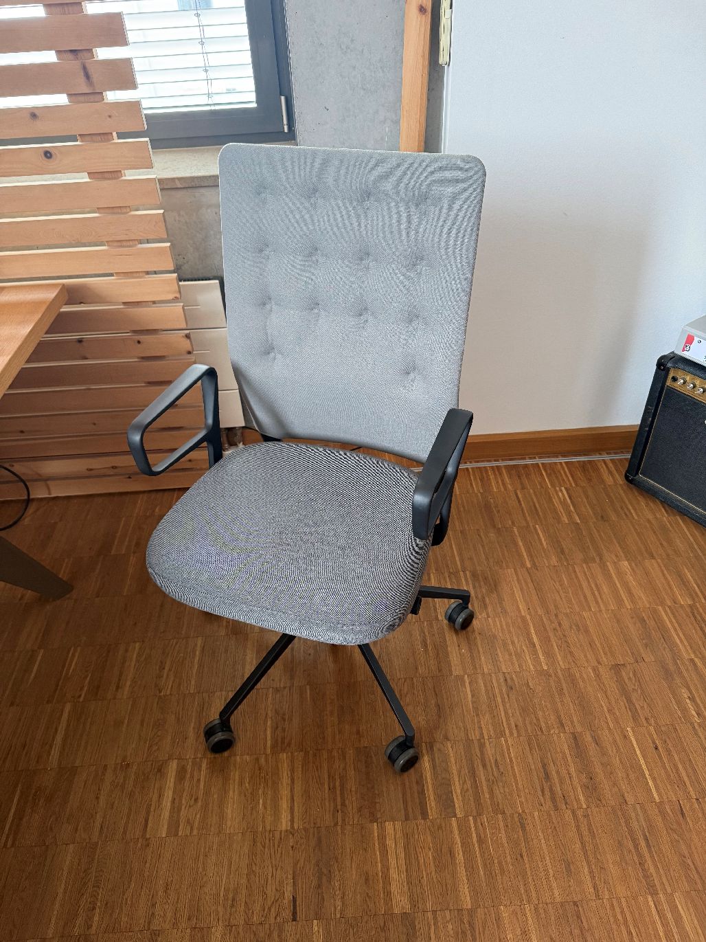 ID Chair - ID Trim office swivel chair with ring armrests Vitra DISPLAY MODEL / USED FURNITURE