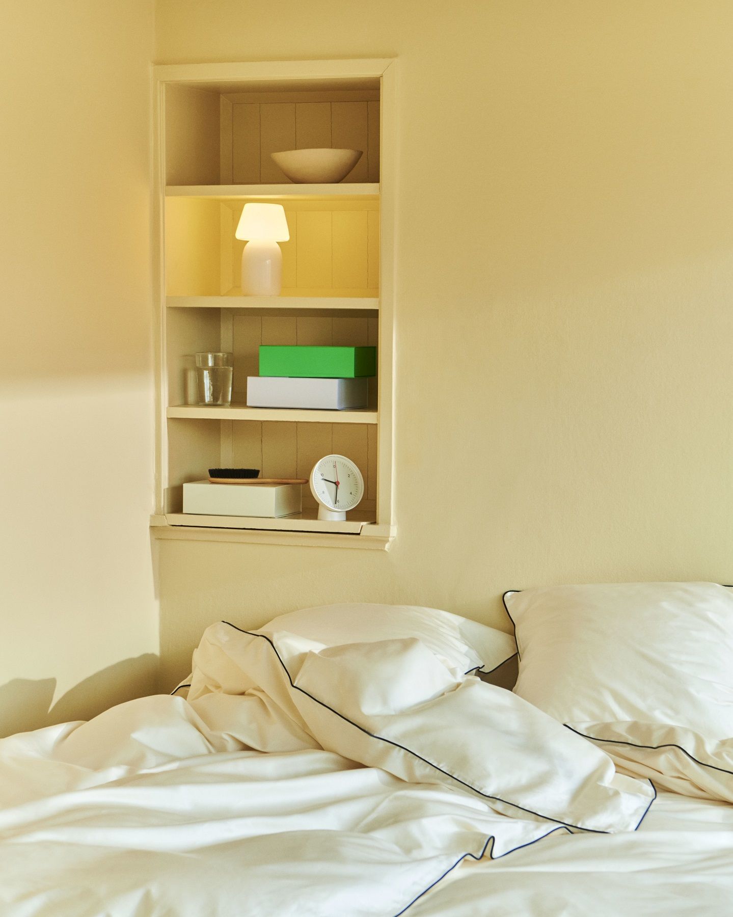 Table Clock Dual-function table clock / wall clock Hay