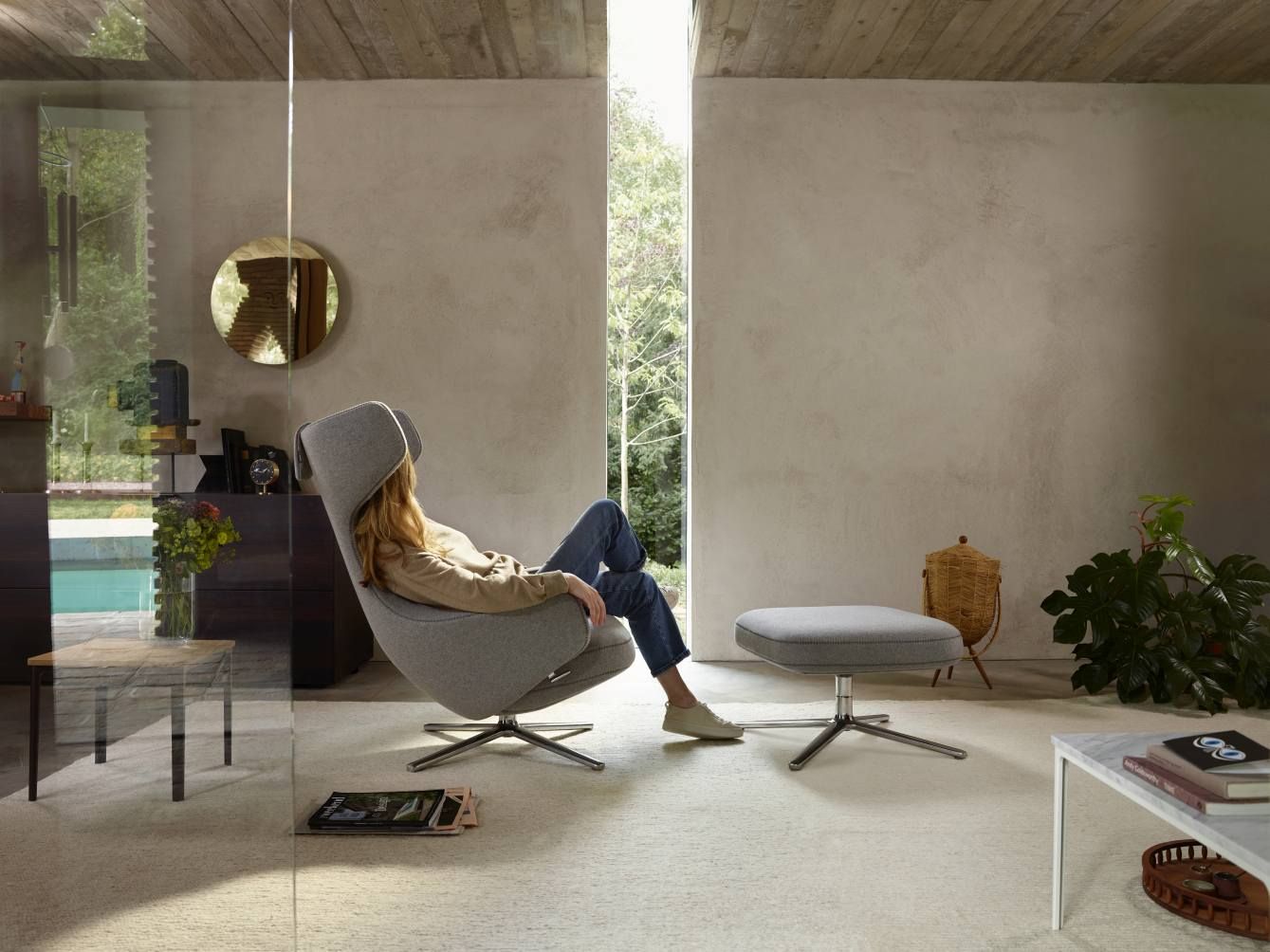 Grand Repos Armchair + Ottoman Vitra Polished Nubia Ivory / Pearl