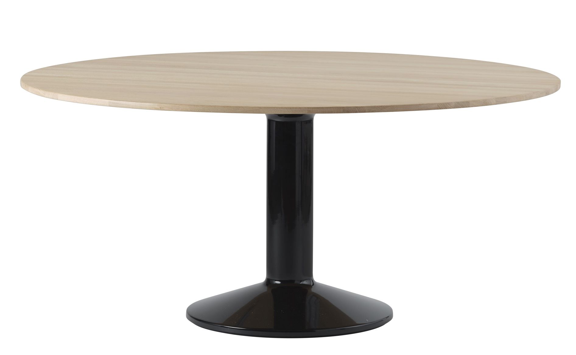 Muuto MIDST Table Esstisch mit runder, heller Tischplatte aus Holz und schwarzem, zylindrischem Fuß.