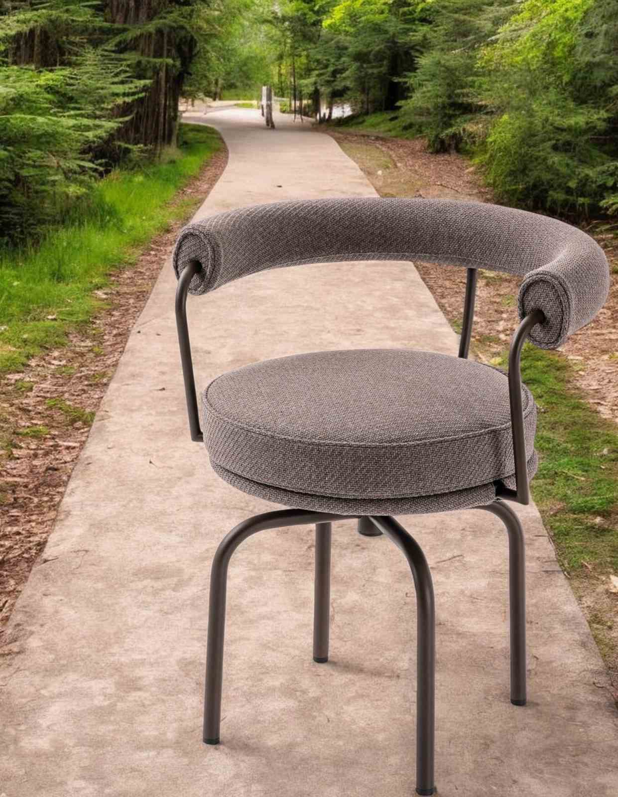 7 Fauteuil Tournant swivel armchair Outdoor Cassina
