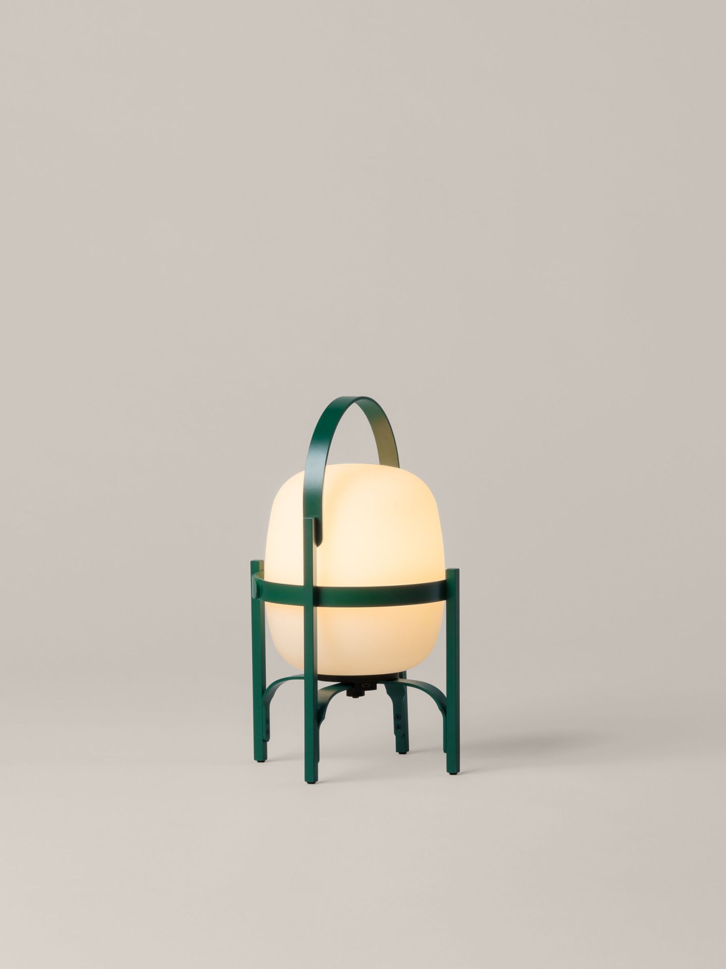 Cestita Alubat Table lamp English Green Santa & Cole