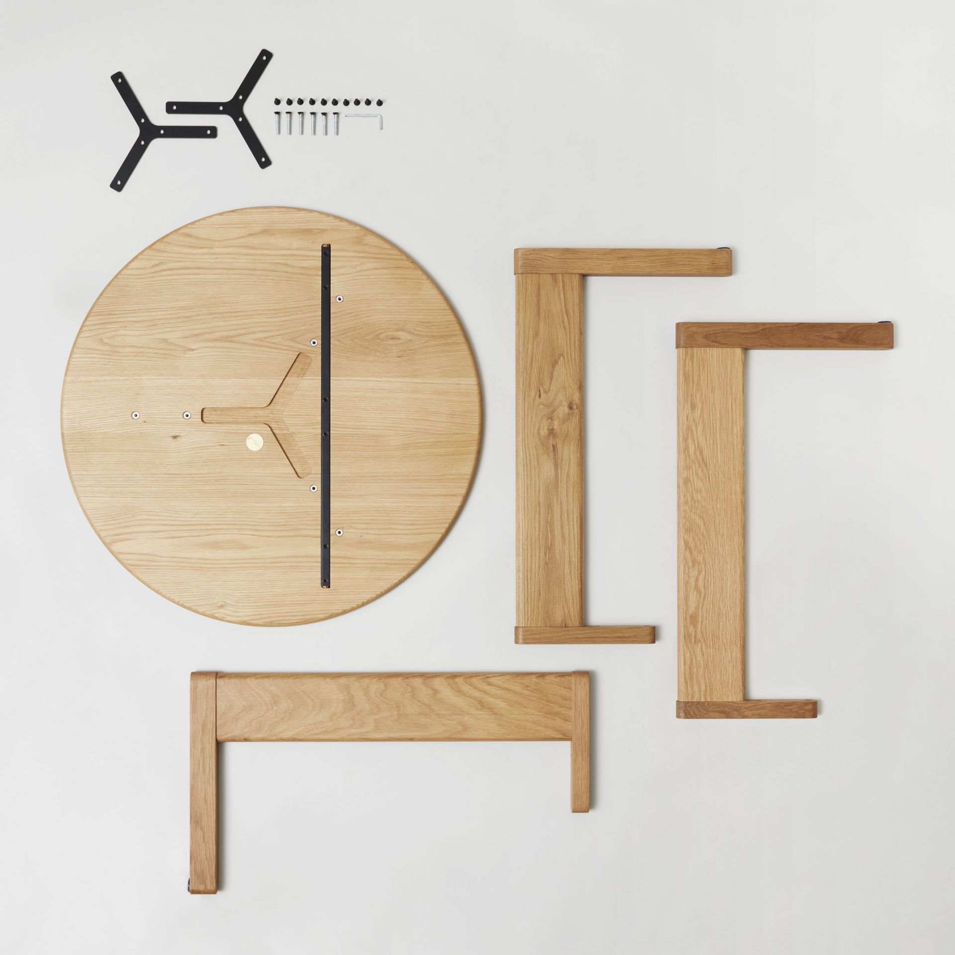 Trefoil Table Ø 75 Oak Form & Refine