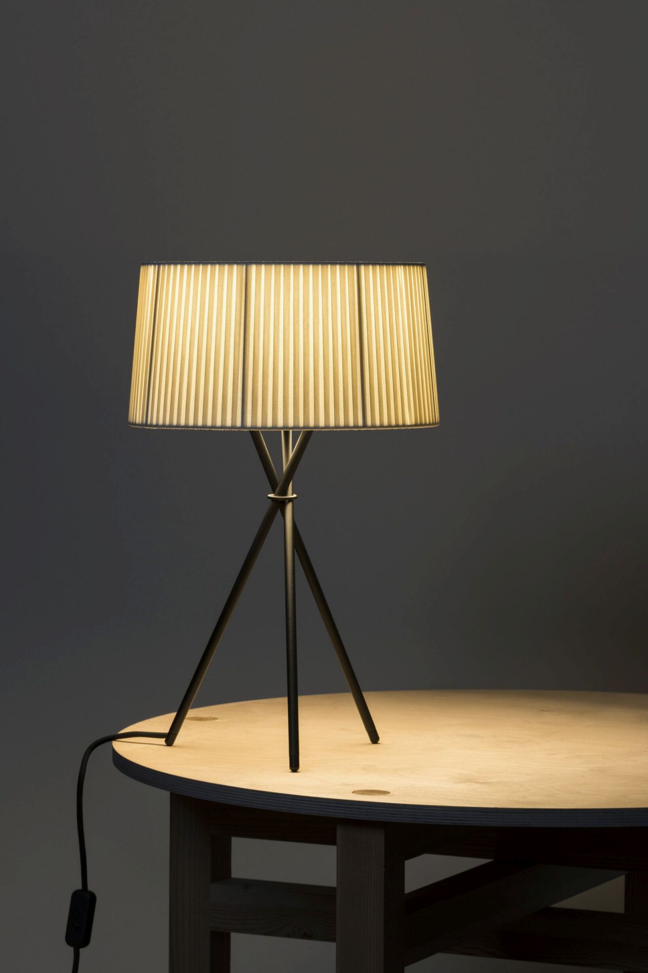Tripode M3 Table Lamp Santa & Cole