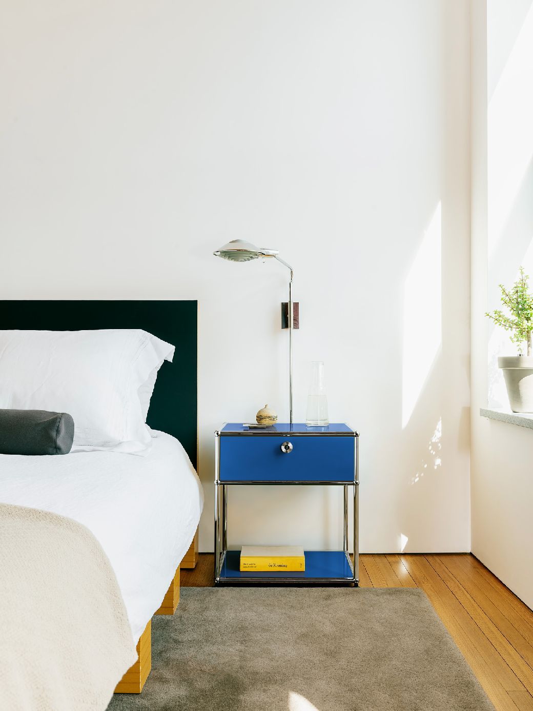 USM Haller bedside table with open compartment M54 Pure White