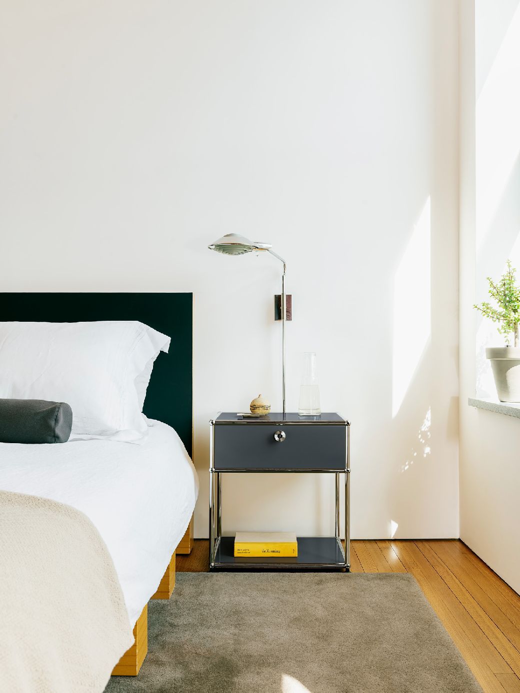 USM Haller bedside table with open compartment M54 Pure White