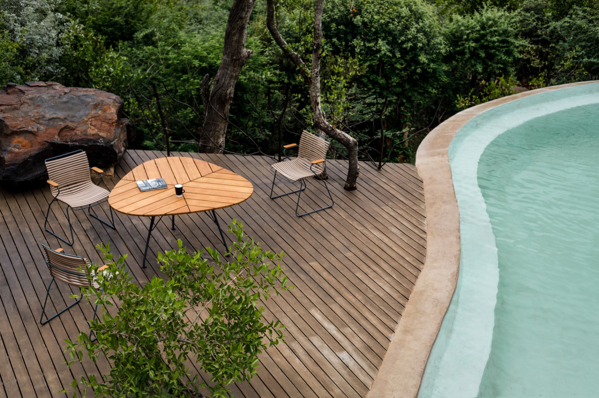 Leaf Outdoor Dining Table Houe