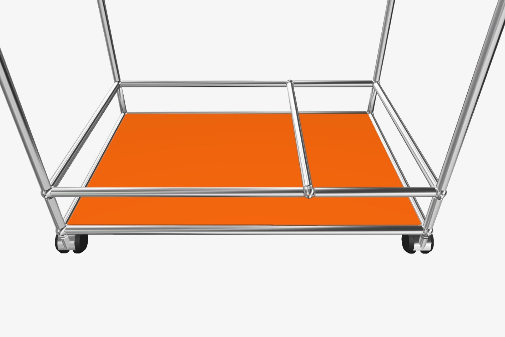 Detailaufnahme USM Haller Barwagen in Reinorange, Servierwagen mit Chromgestell und Rollen.