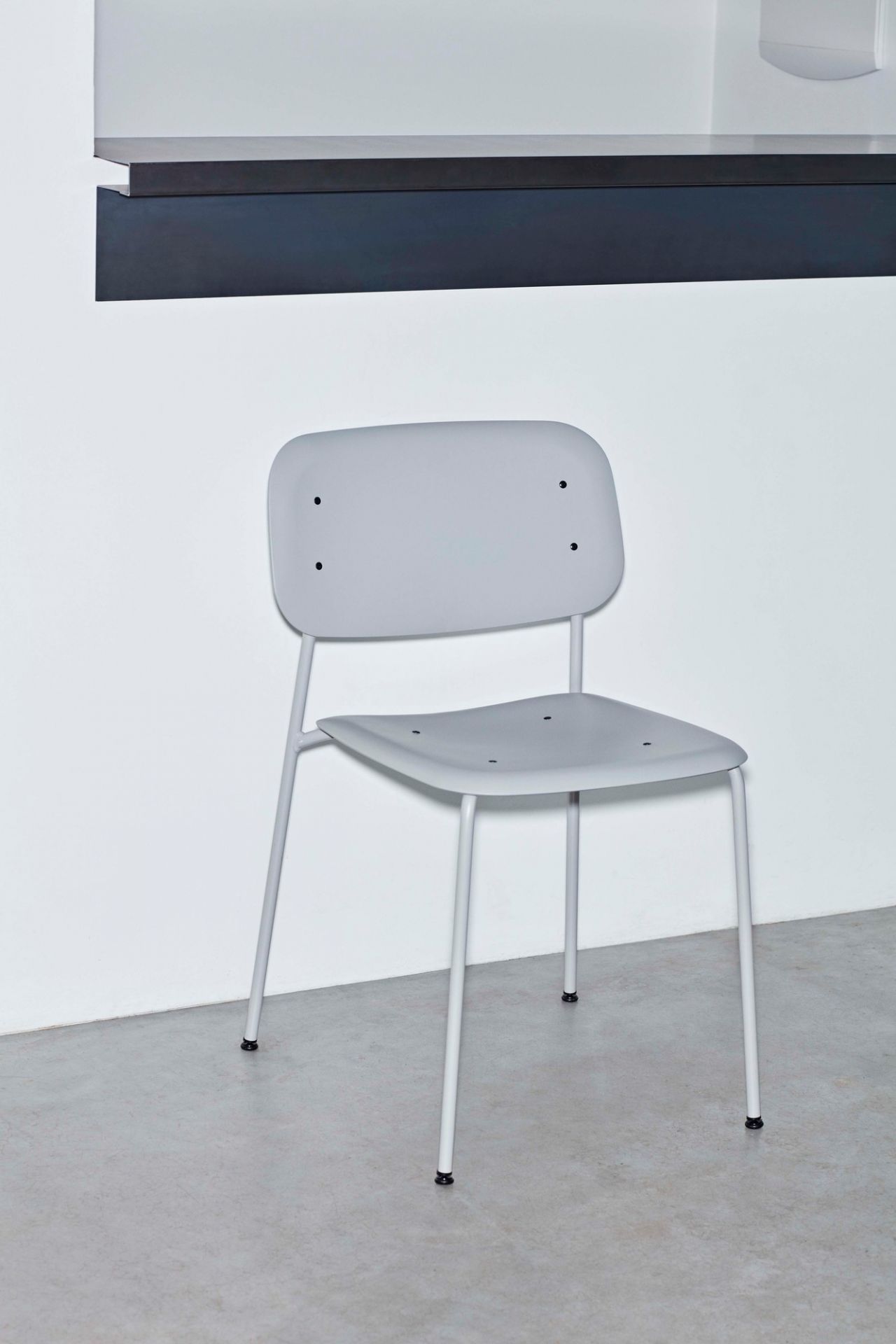 Soft Edge 45 Chair Soft grau Hay Grauer Soft Edge Stuhl von Hay, ein moderner Designstuhl für Esszimmer und Büro.