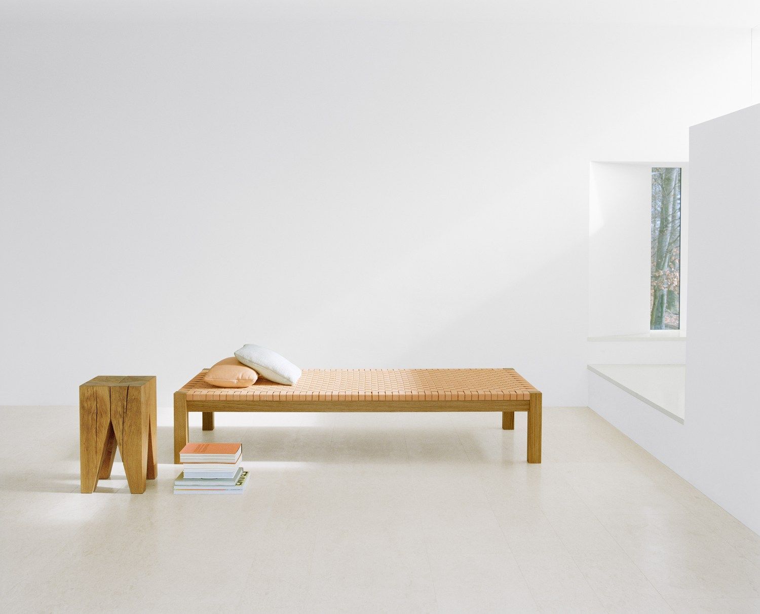 Molar stool / table e15