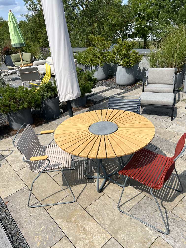 Circle table and Click chairs combination Outdoor Houe EXHIBITION PIECES