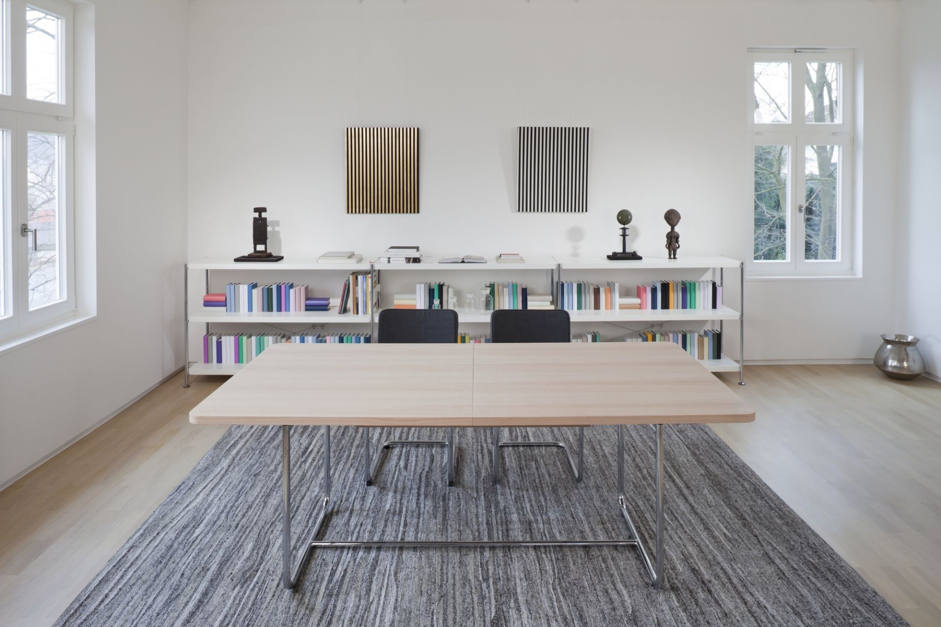 S 1072 Dining table extendable Thonet