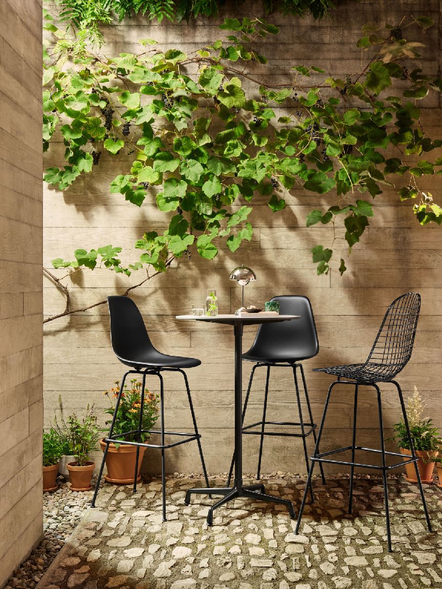 Eames Contract Tables High Standing Table Ø 80 cm Vitra