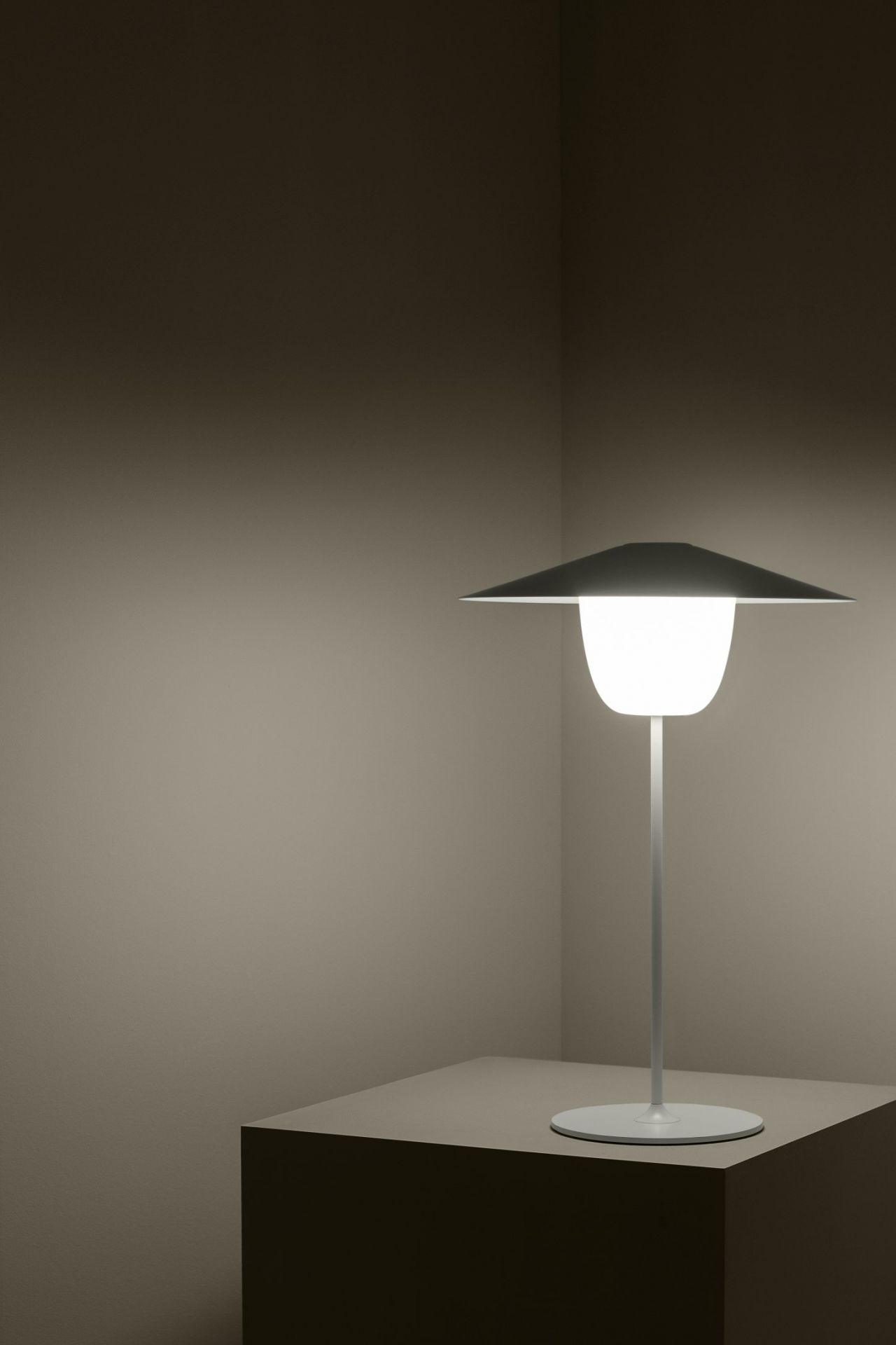 Ani Mobile LED table lamp White Blomus SINGLE PIECES Ani Mobile LED table lamp White Blomus SINGLE PIECES