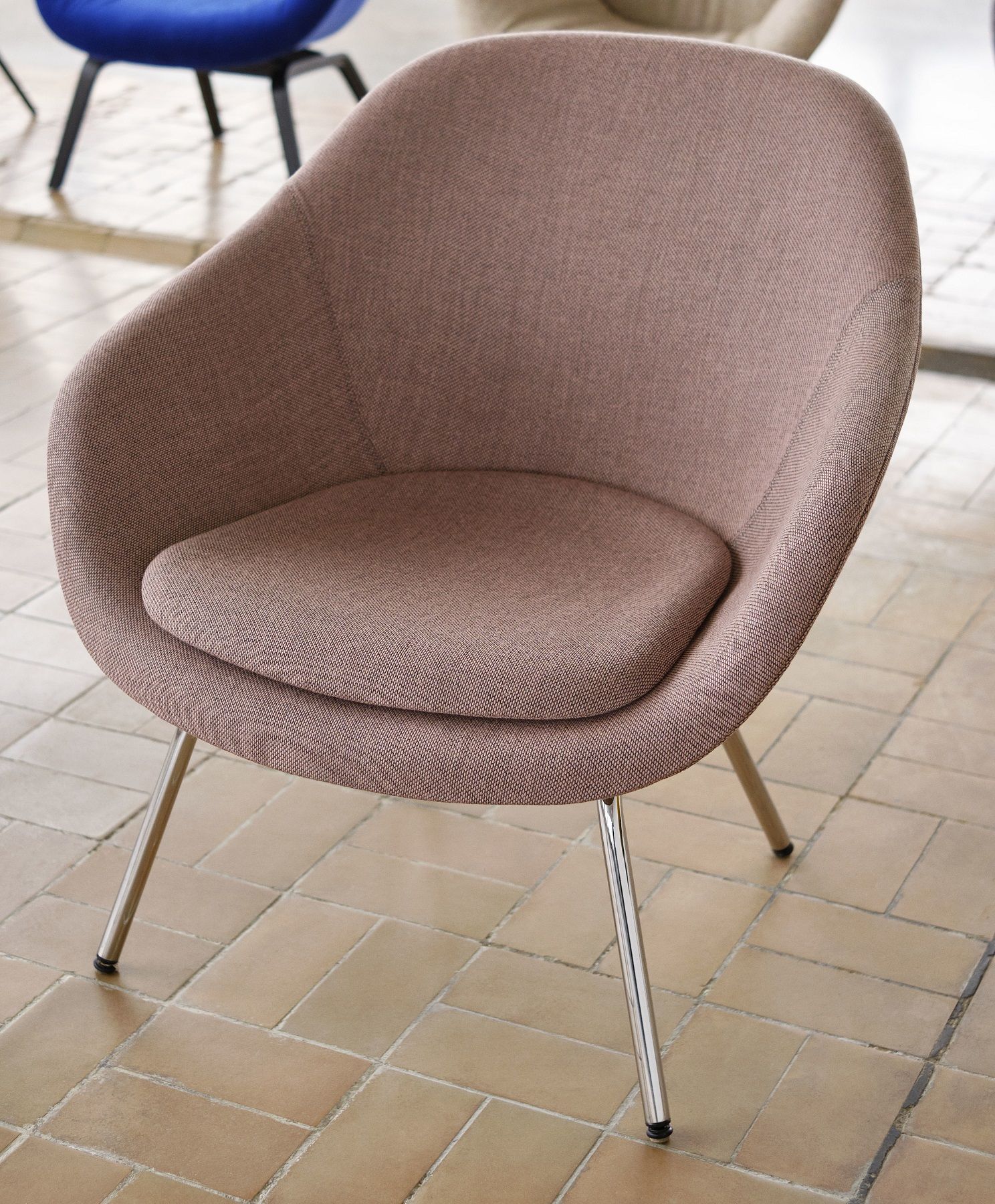 About a Lounge AAL 87 / AAL87 Armchair Hay