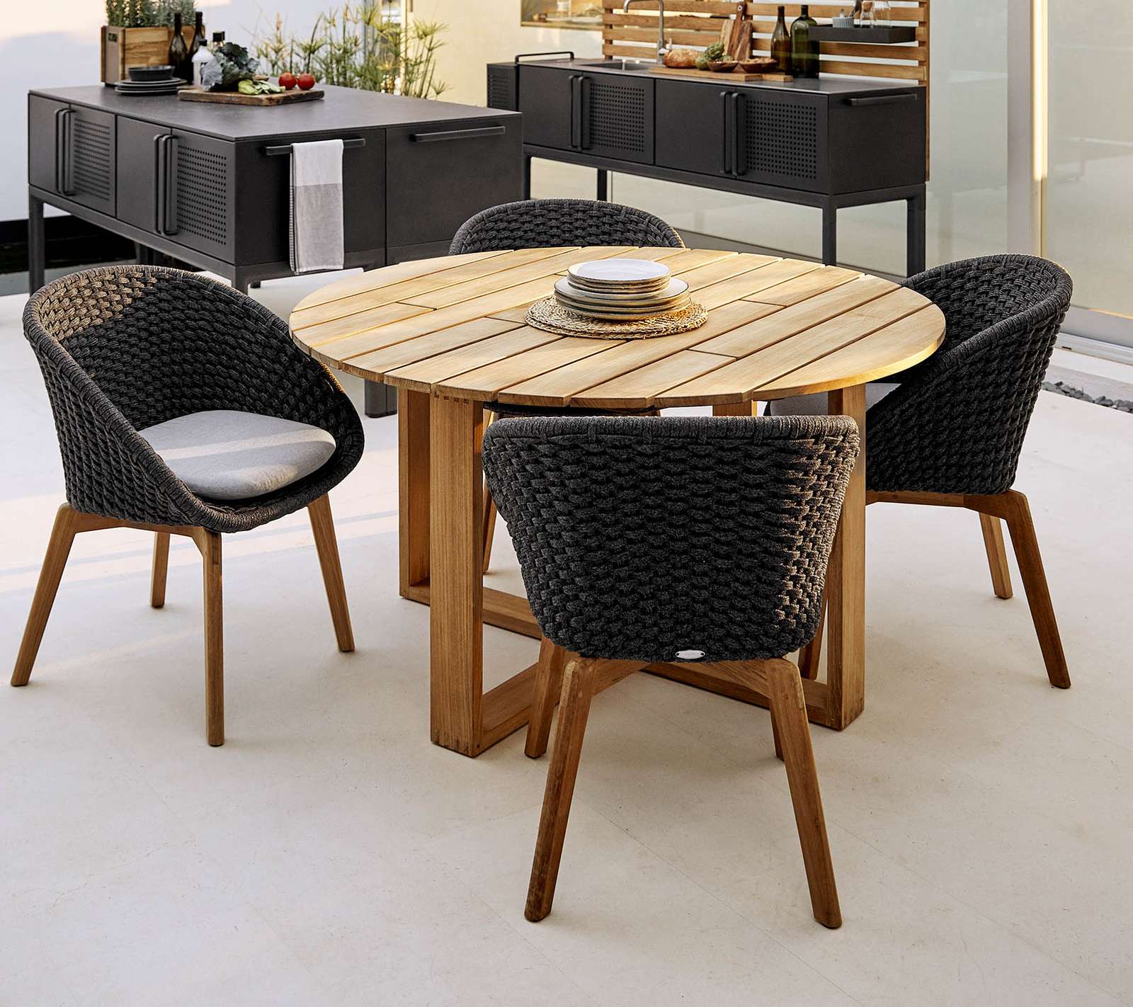 Endless Dining Table Round Cane-Line