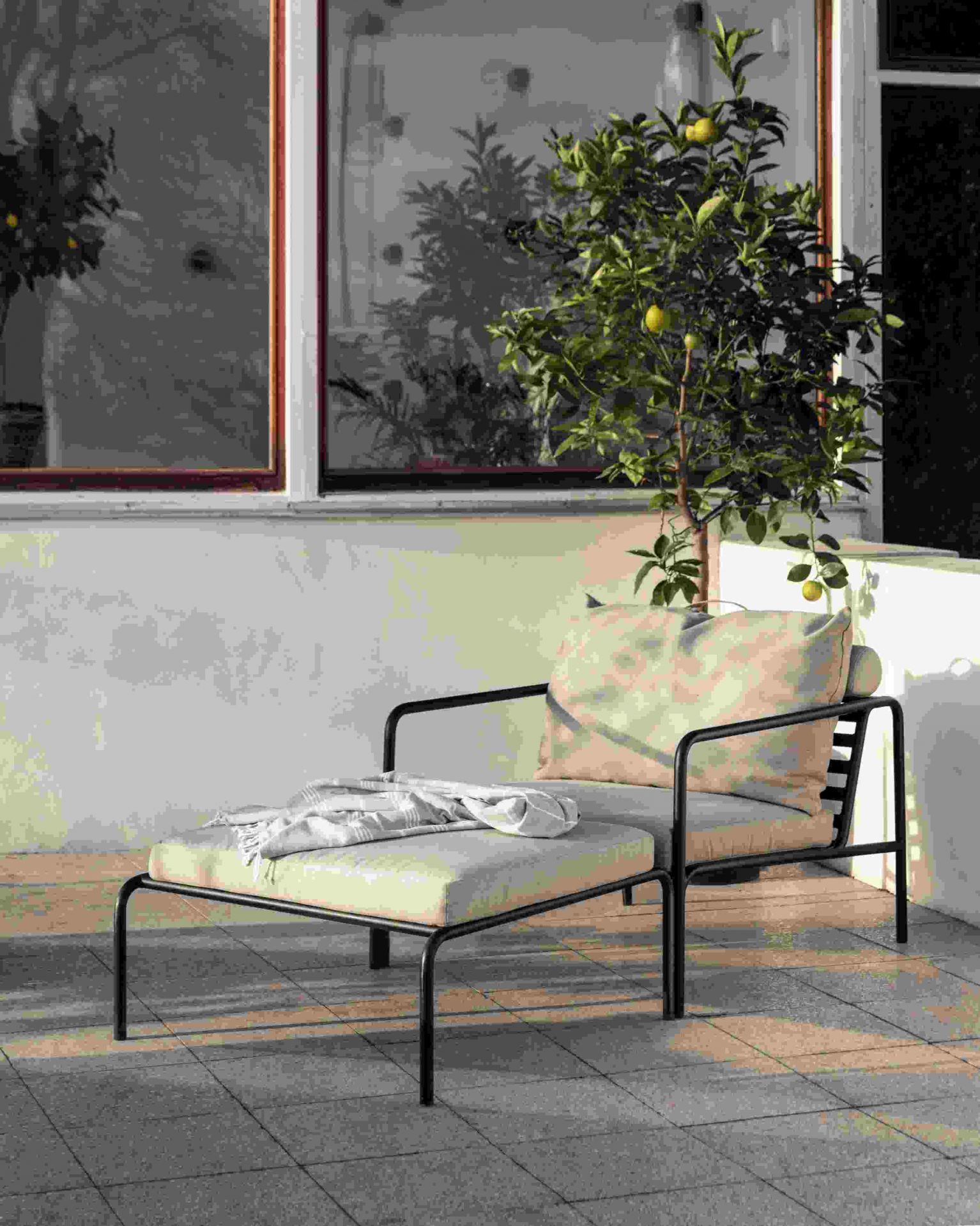 Avon Ottoman Outdoor Houe 