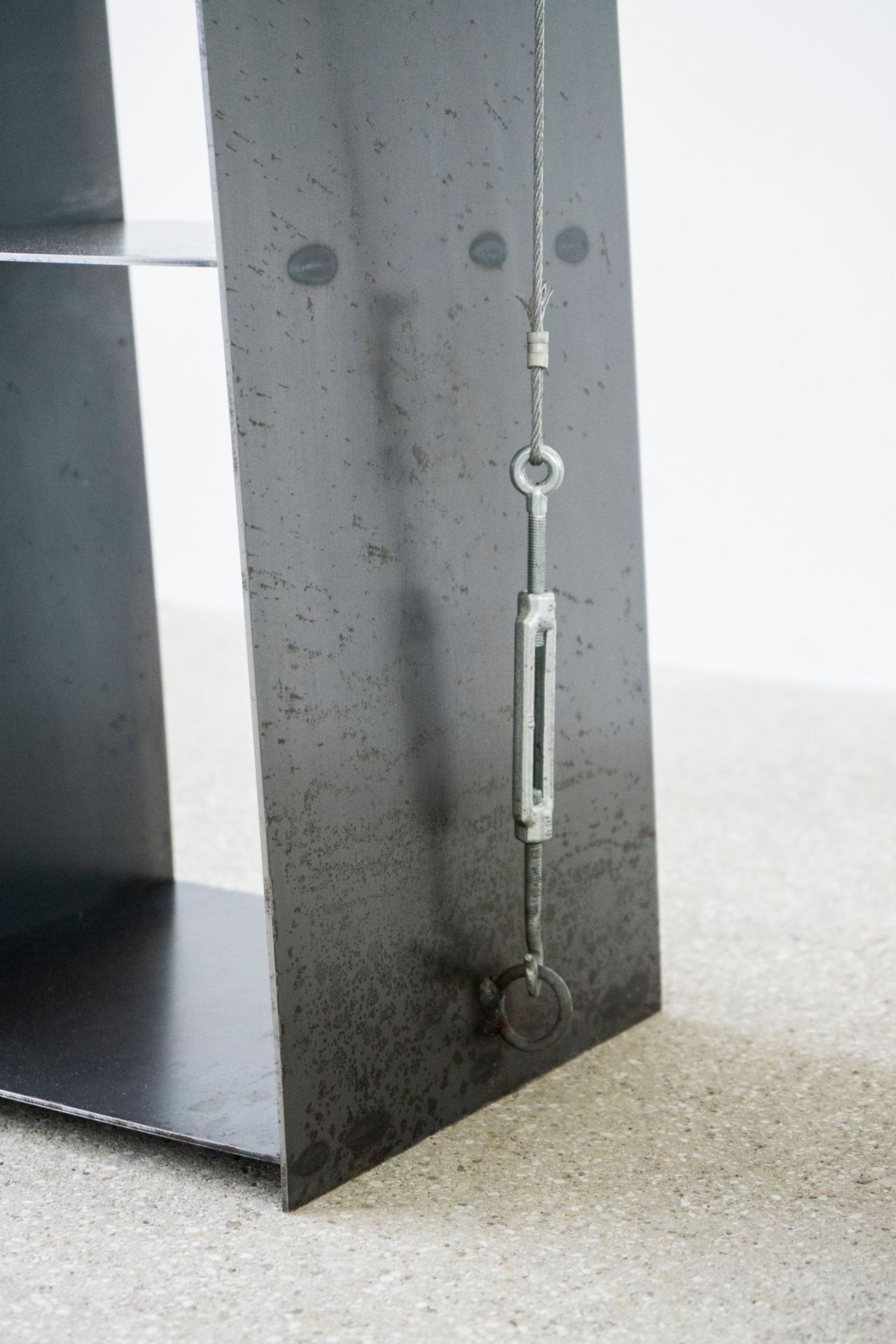 Gespanntes Regal Shelf Nils Holger Moormann