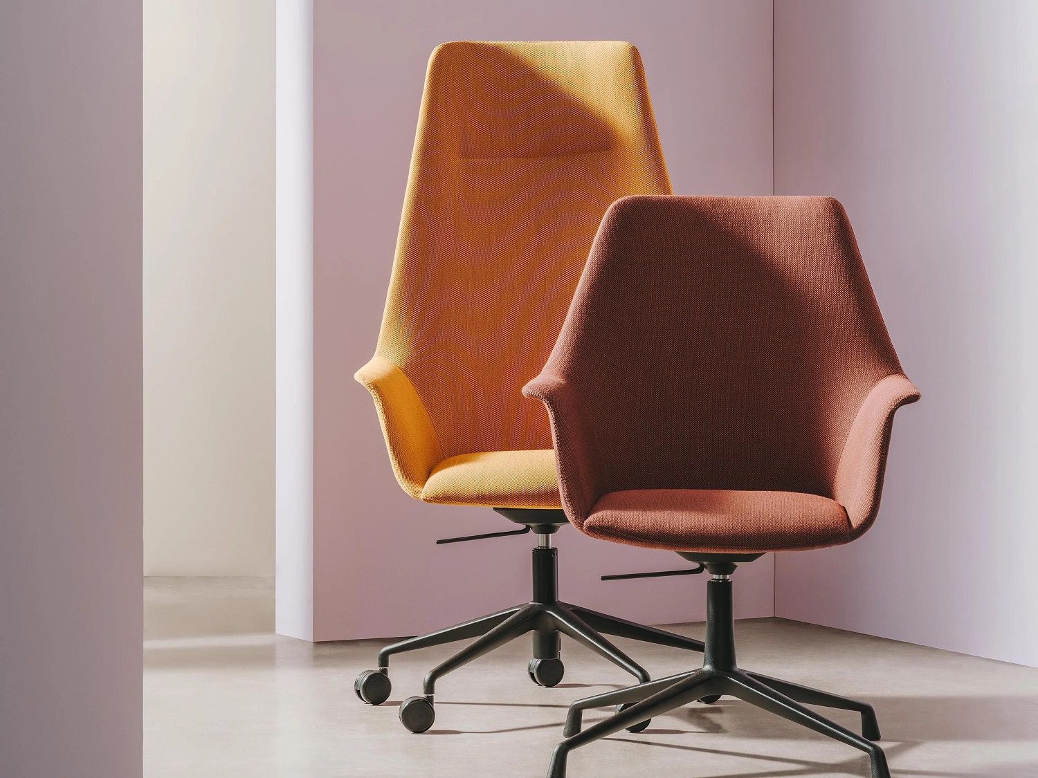 Gala Executive SO2009 Office swivel chair on castors Andreu World
