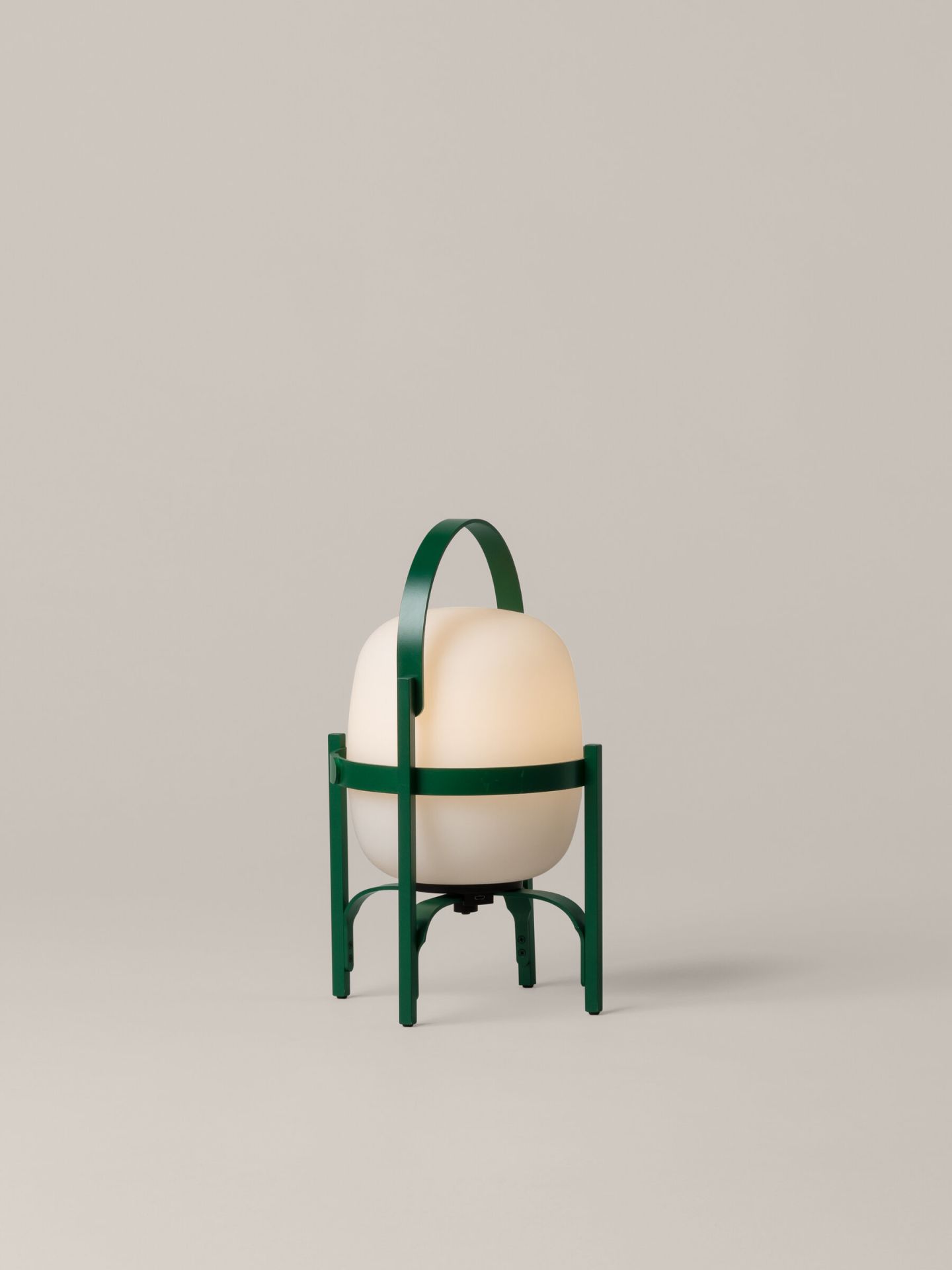 Cestita Alubat Table lamp English Green Santa & Cole