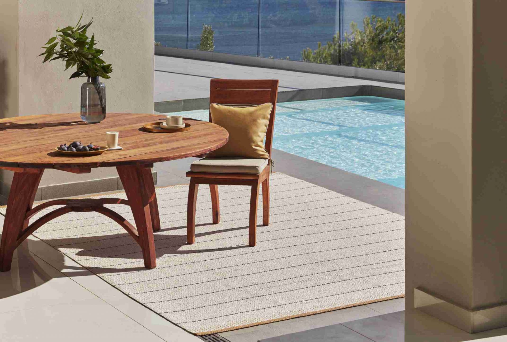 Belle Plastic Rug 230x320 cm Pappelina