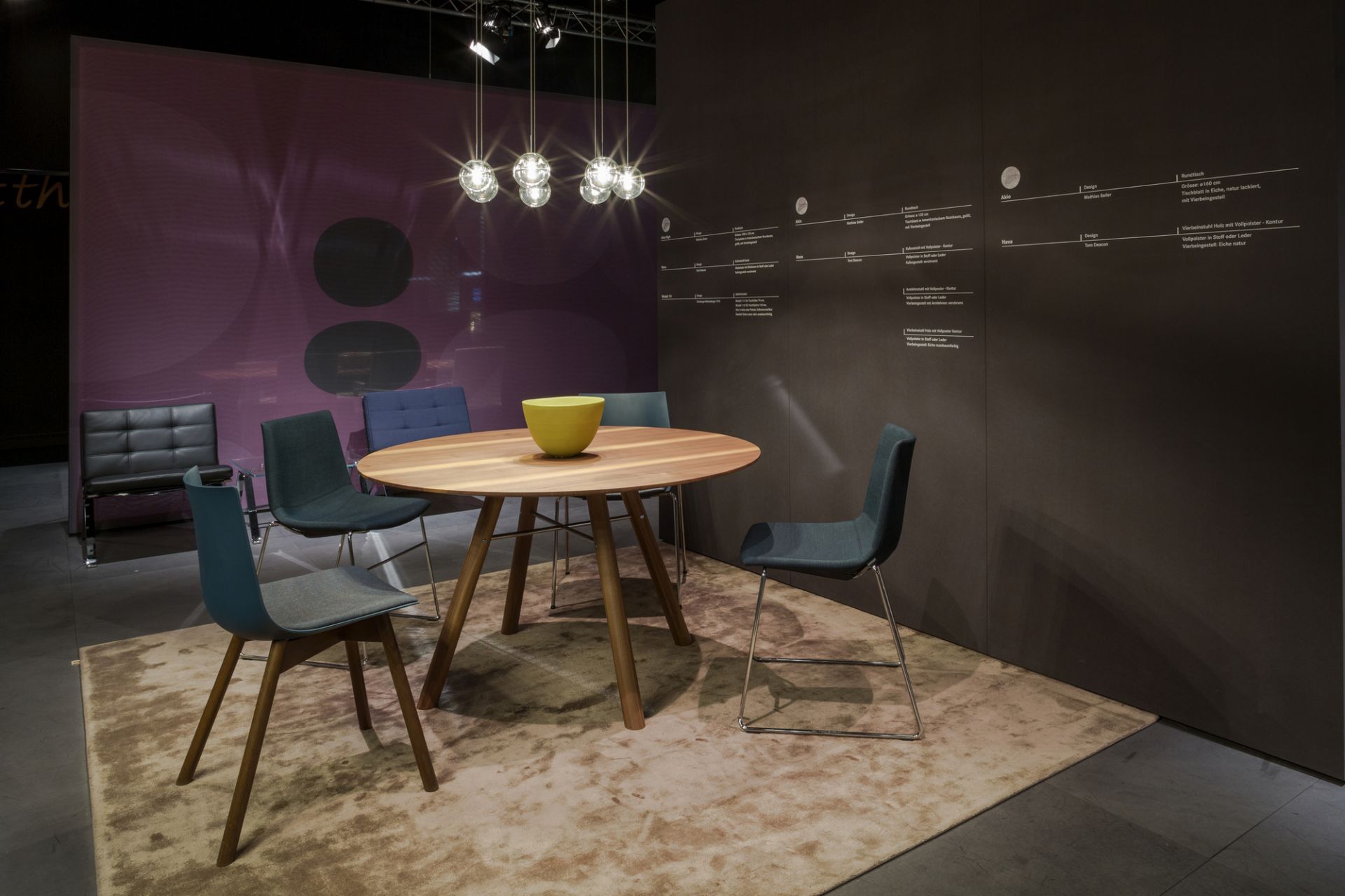 Akio Round table Girsberger