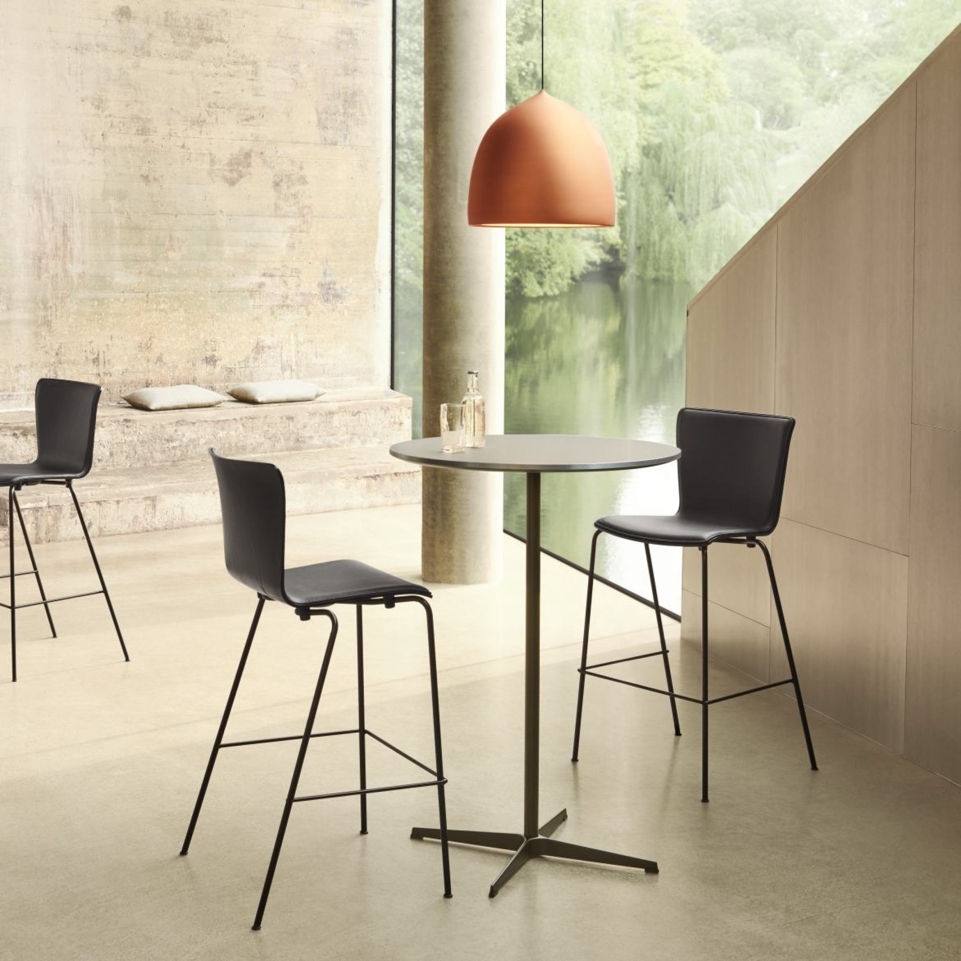 Circular bar table H 108 cm Fritz Hansen