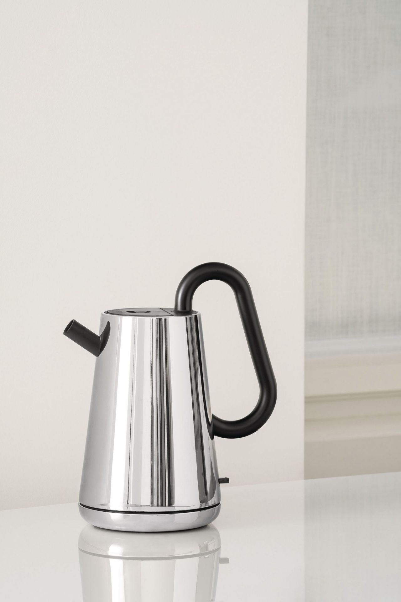 NE01 B Toru Electric kettle Alessi