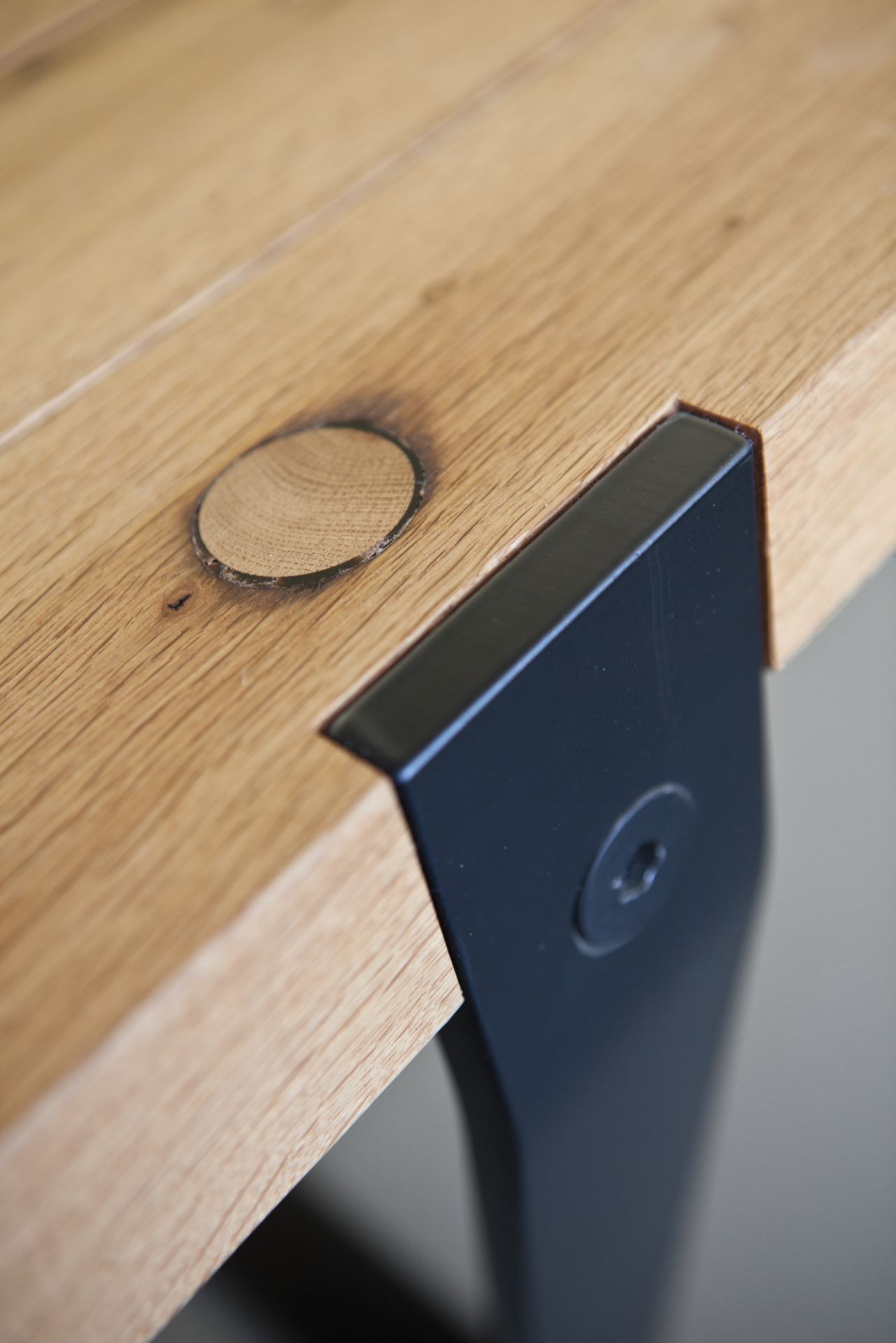 BB 11 Clamp Table Walnut Janua