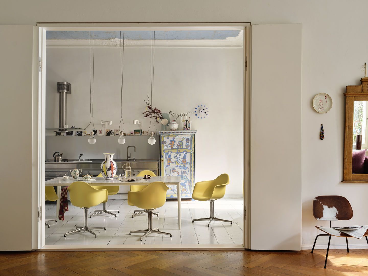 Eames Plastic Arm Chair DAL with seat cushion Vitra