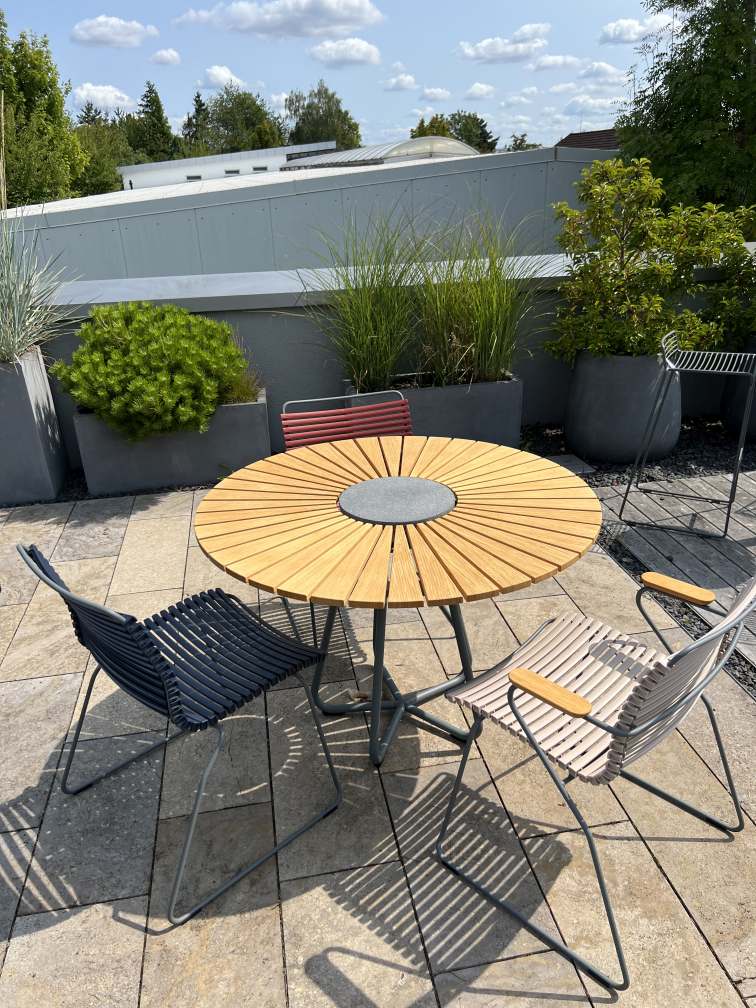 Circle table and Click chairs combination Outdoor Houe EXHIBITION PIECES