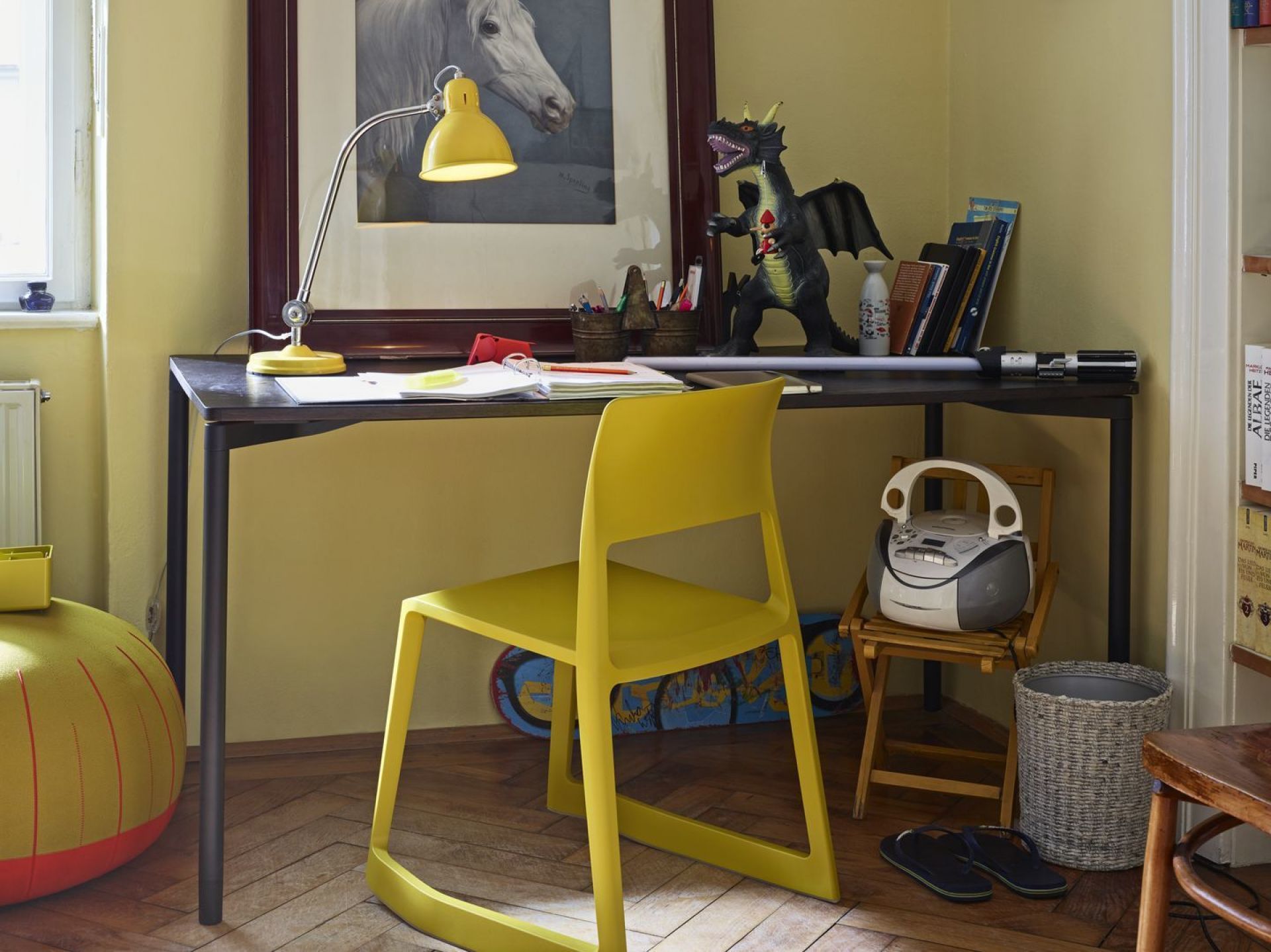 Tip Ton RE chair plastic Vitra Coral
