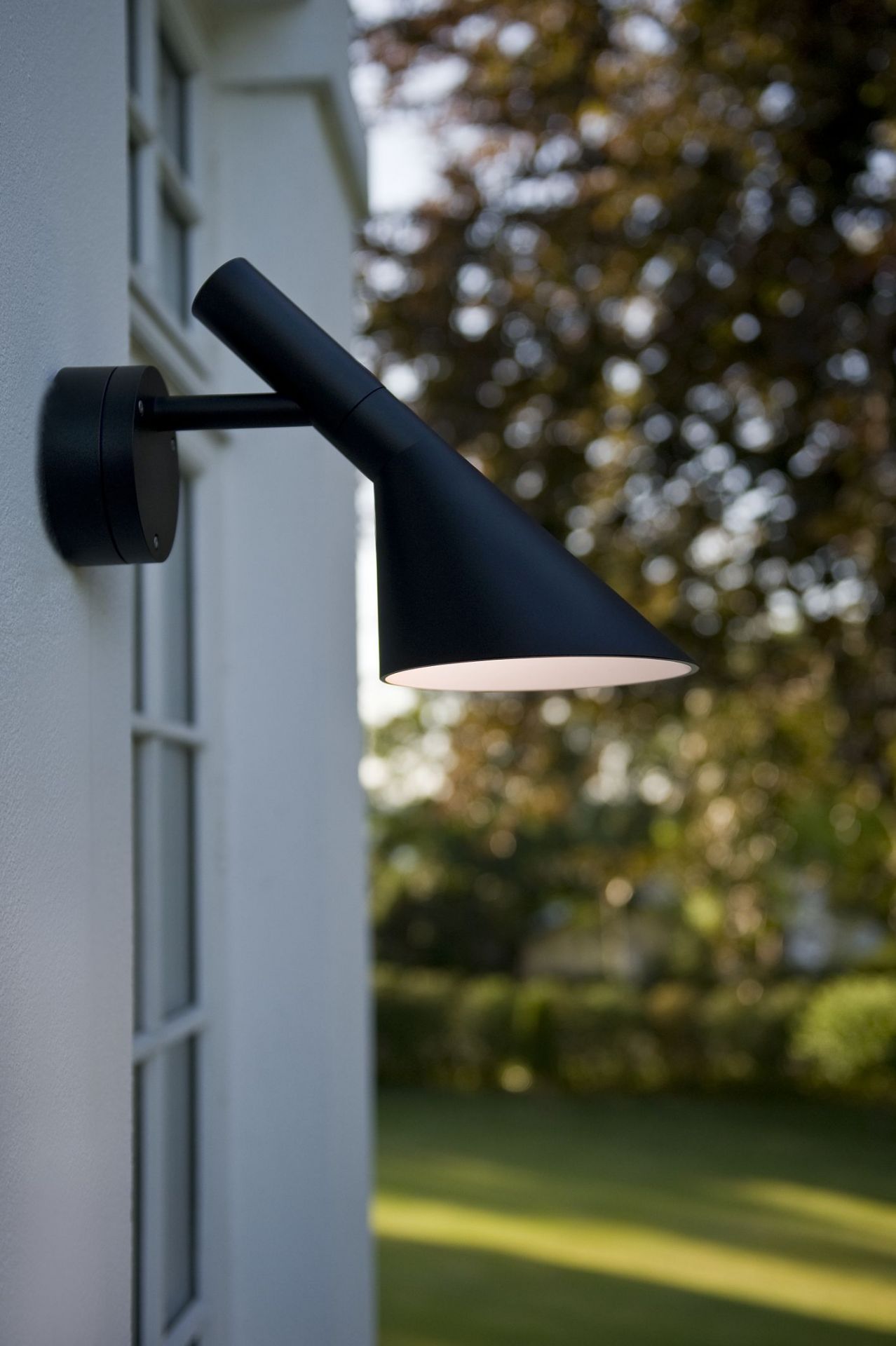 AJ 50 Outdoor Wall Light Louis Poulsen
