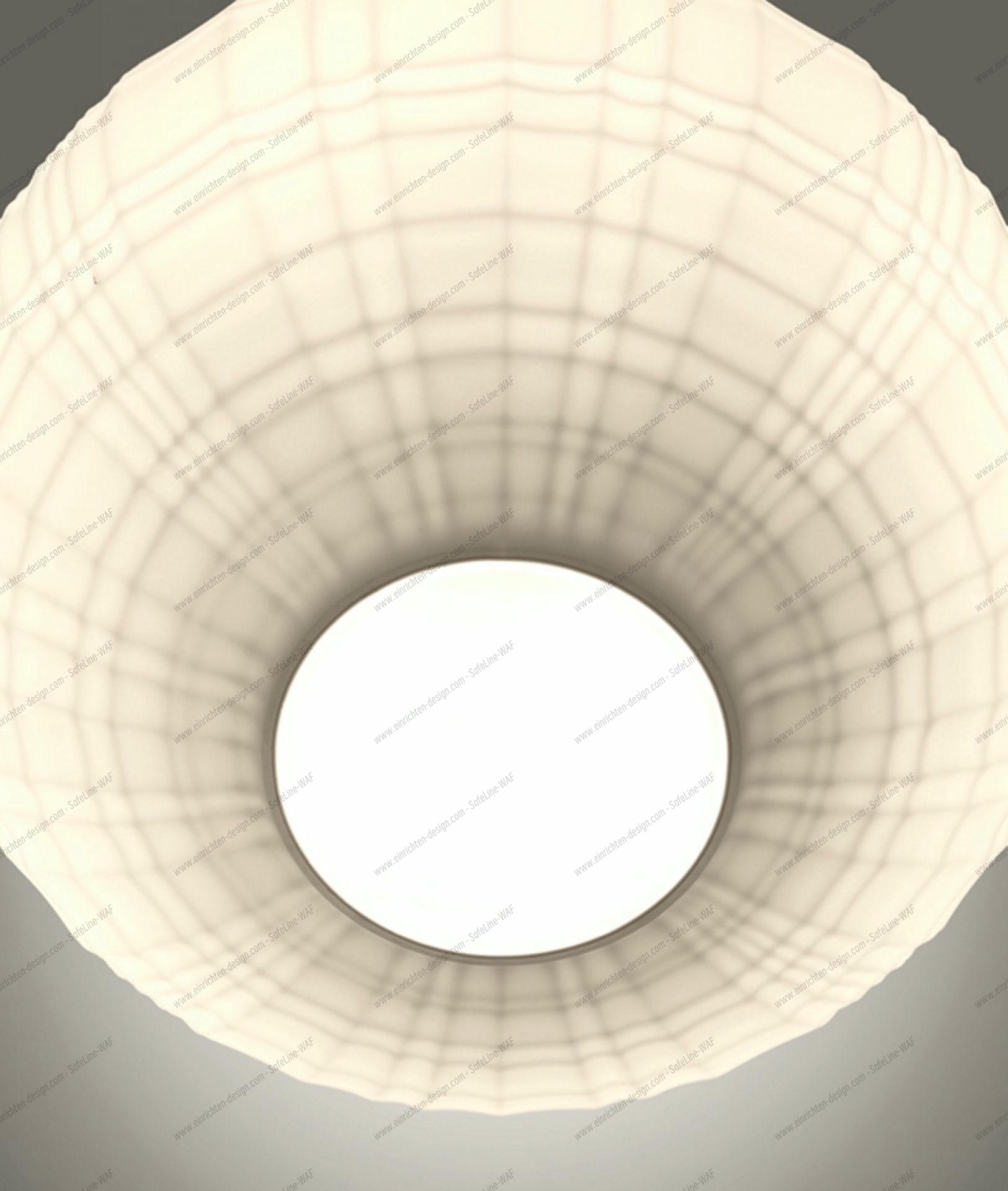 Nahaufnahme der Foscarini Tartan Pendelleuchte mit diffusem Licht und modernem Design.