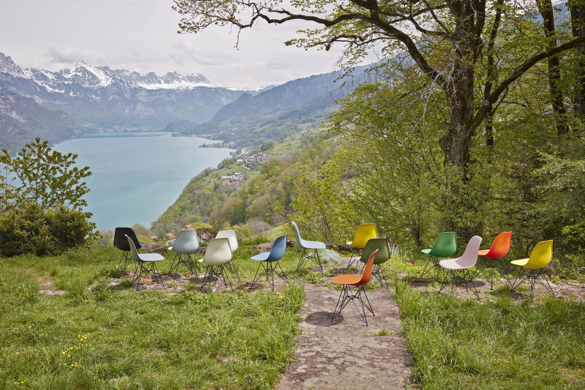 Eames Plastic Arm Chair DAR Chair Vitra Black - Rust orange