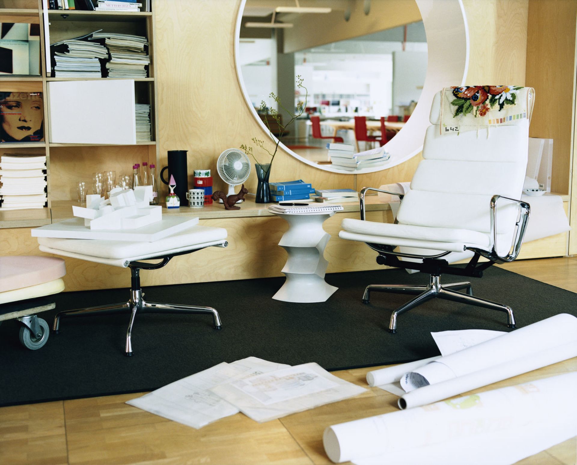 Soft Pad Chair EA223 / EA 223 Stool Vitra