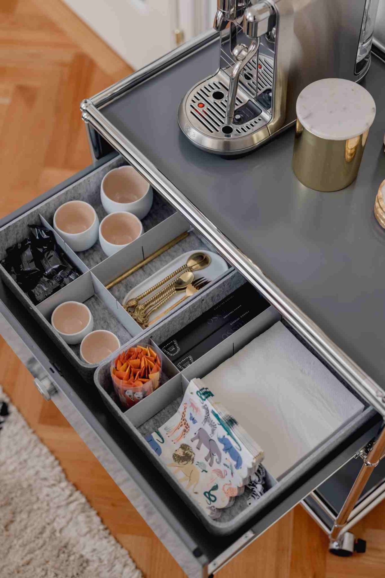 USM Haller Inos Box high with tray