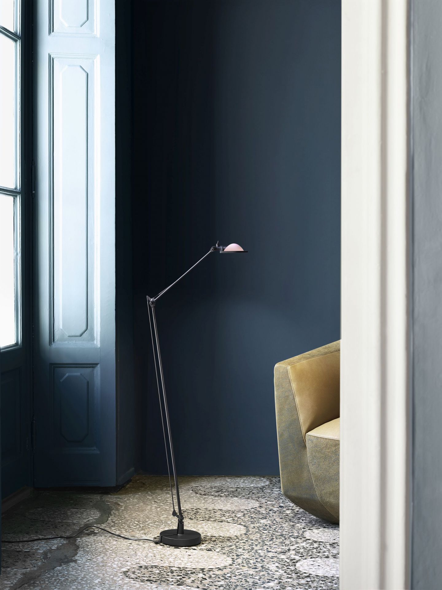 D12 Berenice floor lamp black Luceplan