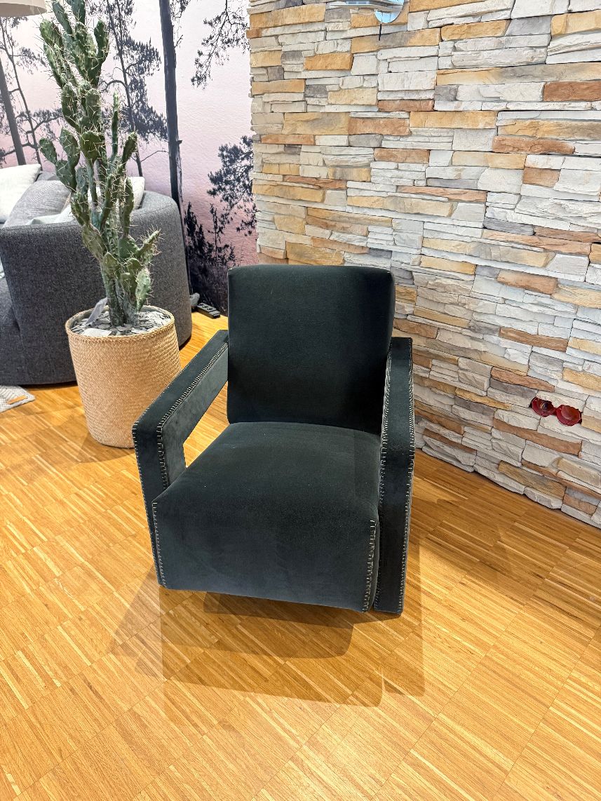 637 Utrecht Armchair TESS.ORTIGIA CACTUS Cassina EXHIBIT PIECE