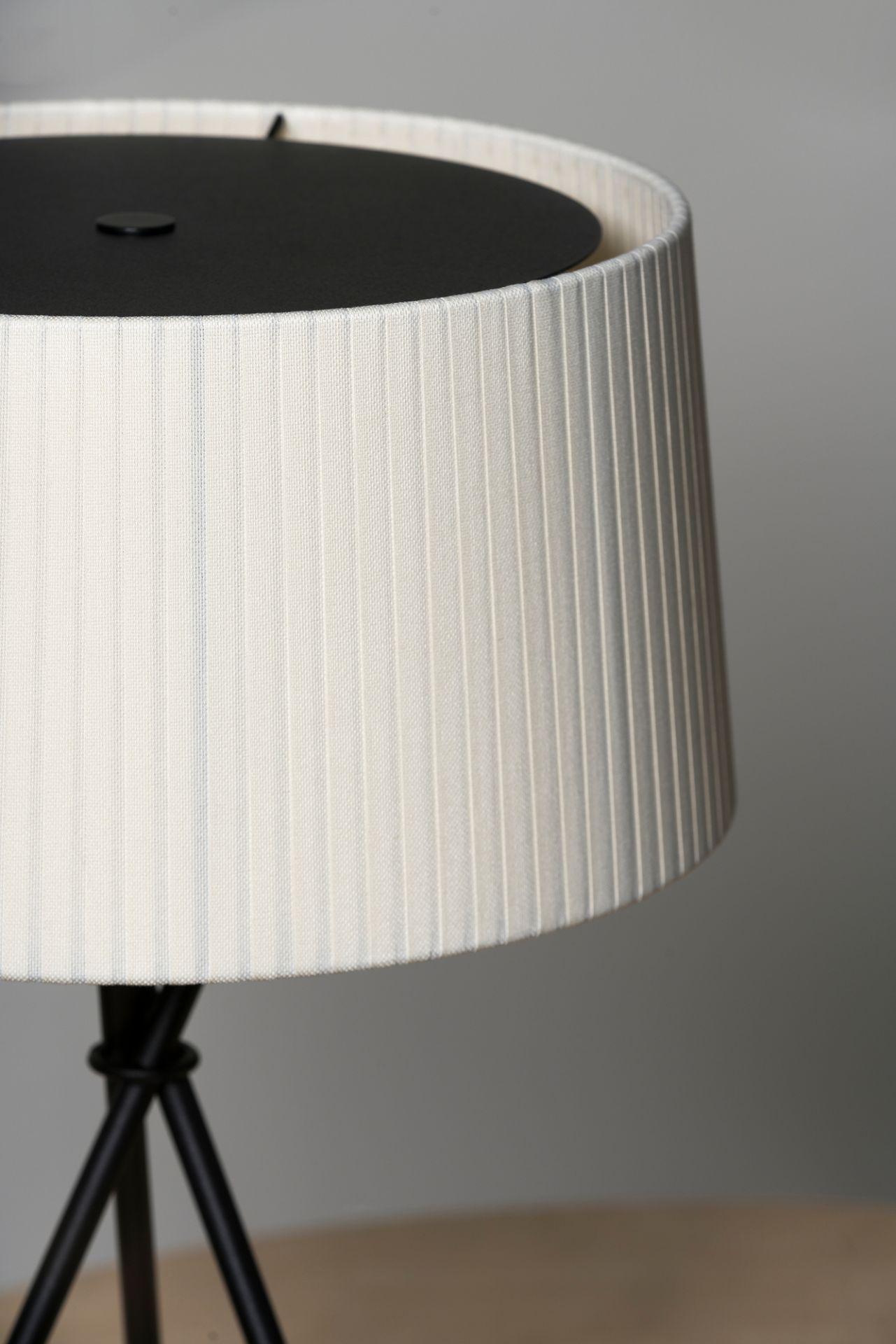 Tripode M3 Table Lamp Santa & Cole
