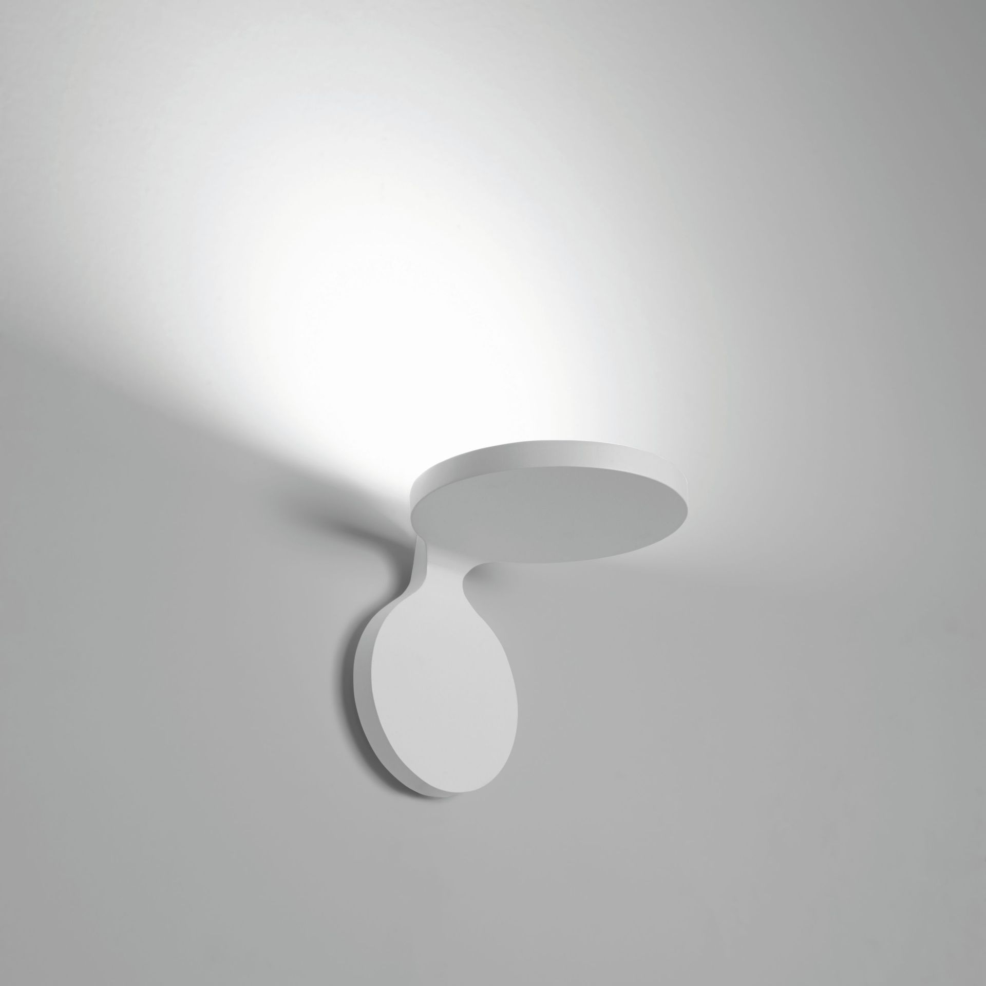 Rea 12 wall light Artemide
