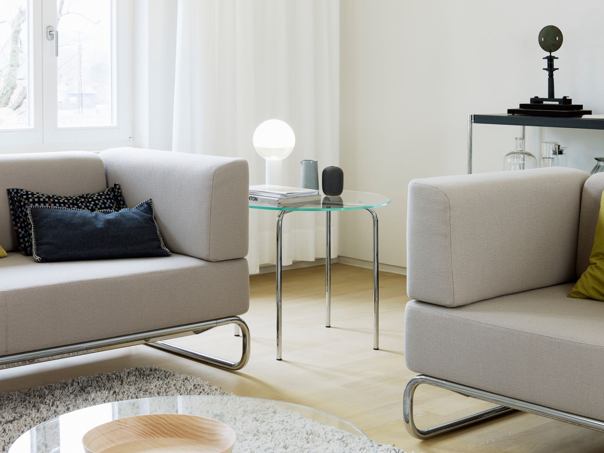 MR 515 Side table Thonet