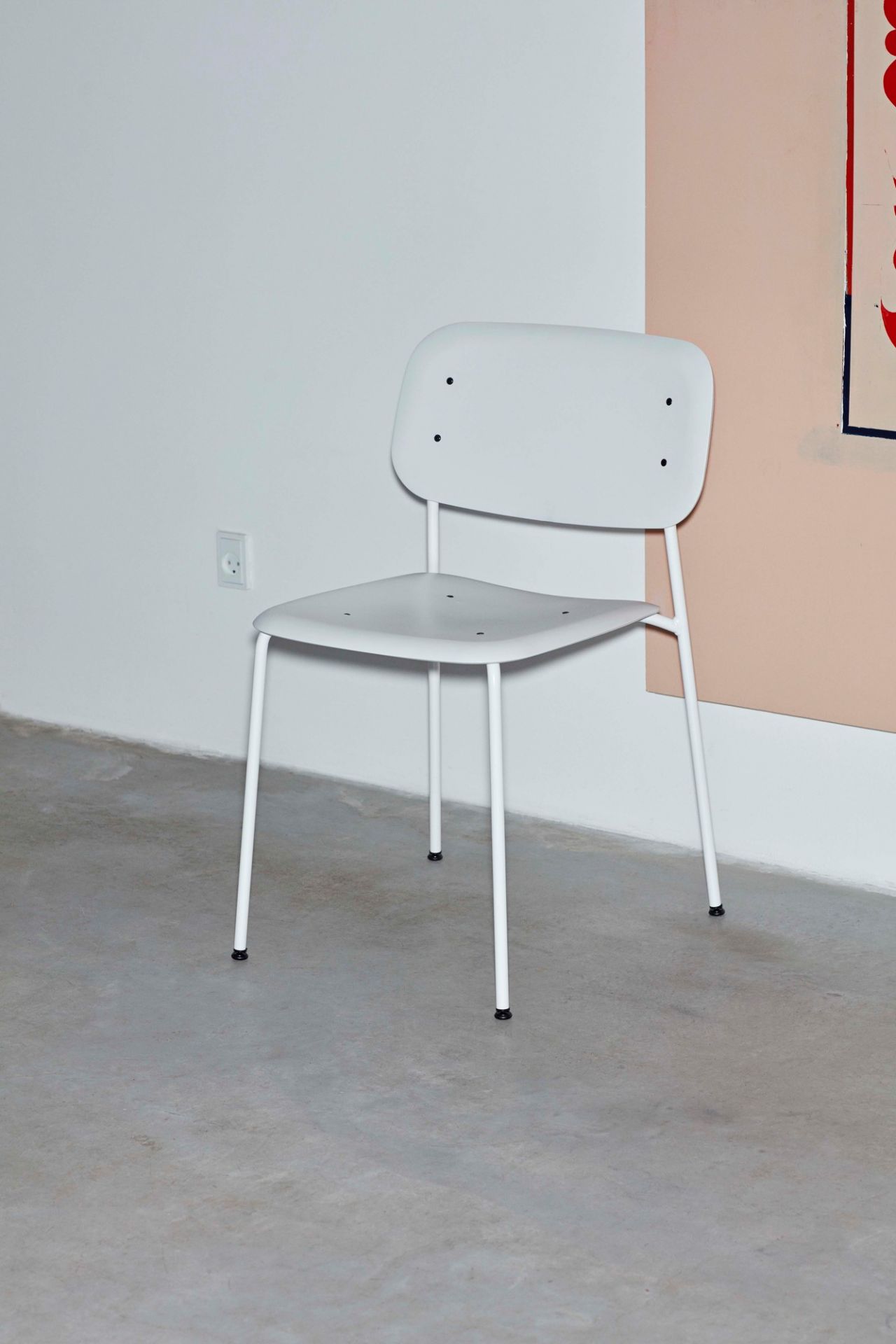 Soft Edge 45 Chair Soft grau Hay Grauer Soft Edge Stuhl von Hay, minimalistisches Design mit Stahlbeinen für Esszimmer und Büro.