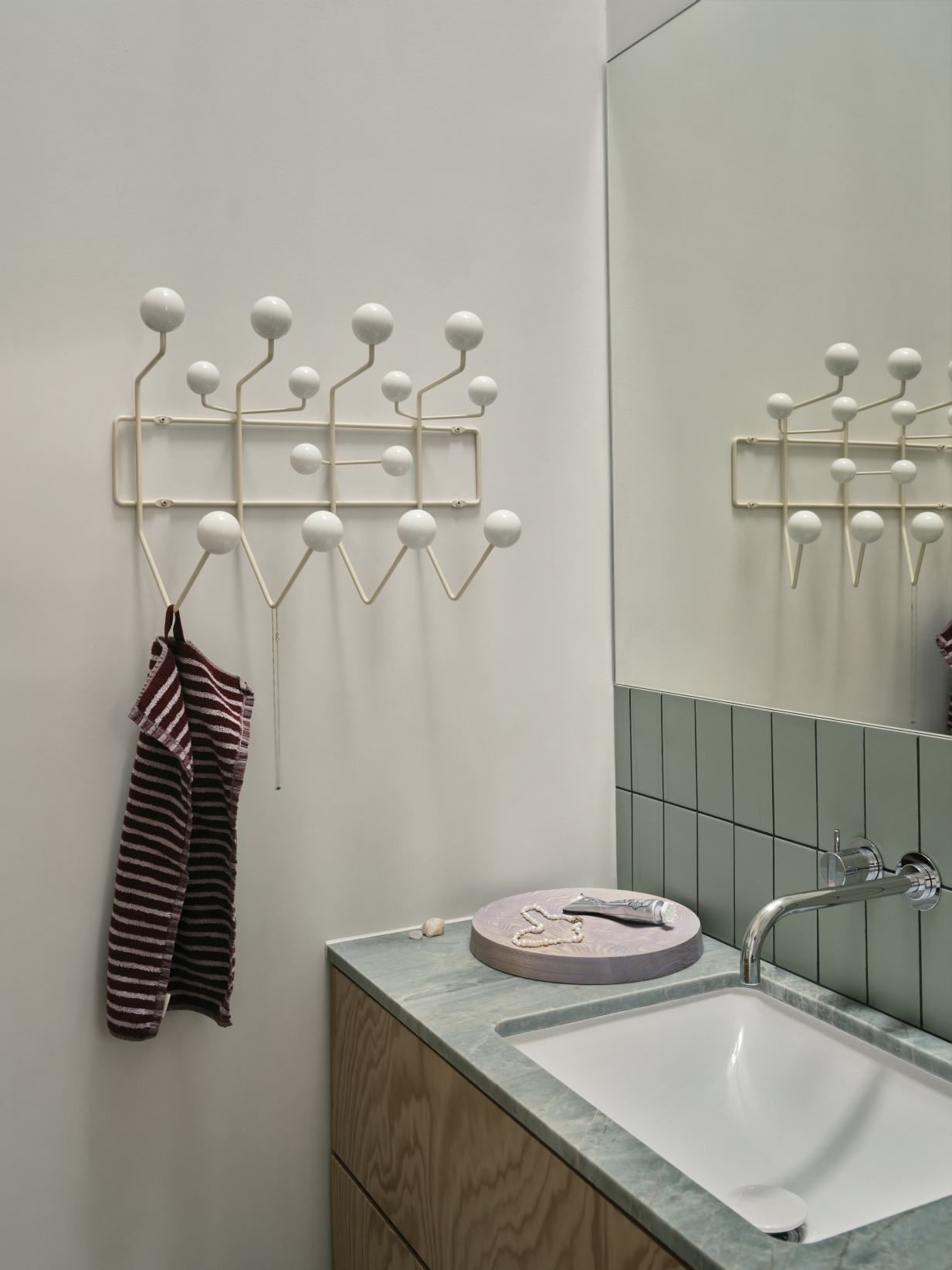 Eames Hang it all coat rack warm white Vitra 