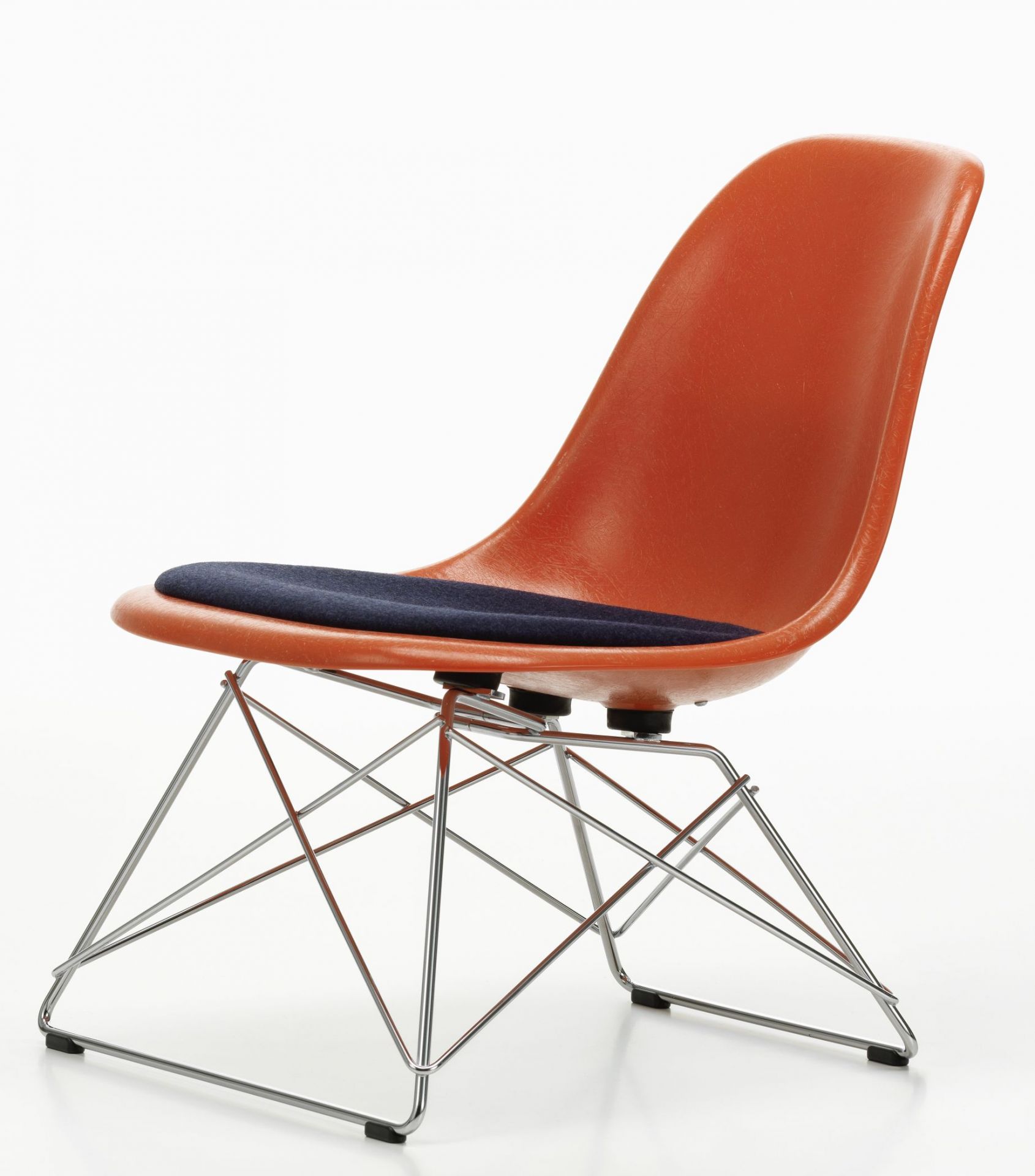 Eames Fibreglass Chair LSR Chair with seat cushion Vitra
